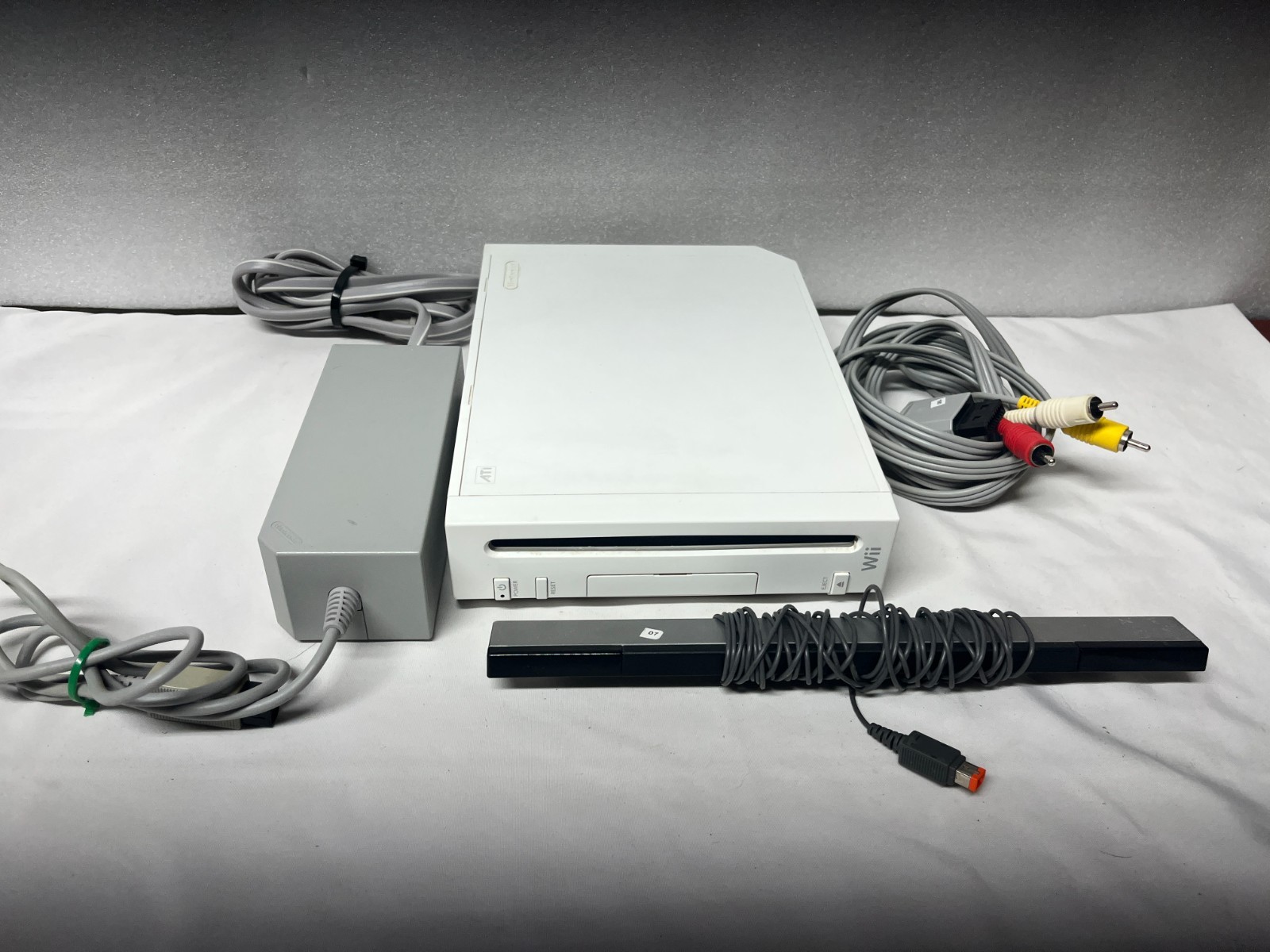 Nintendo Wii RVL-001 Console Only GameCube Compatible Tested & Working