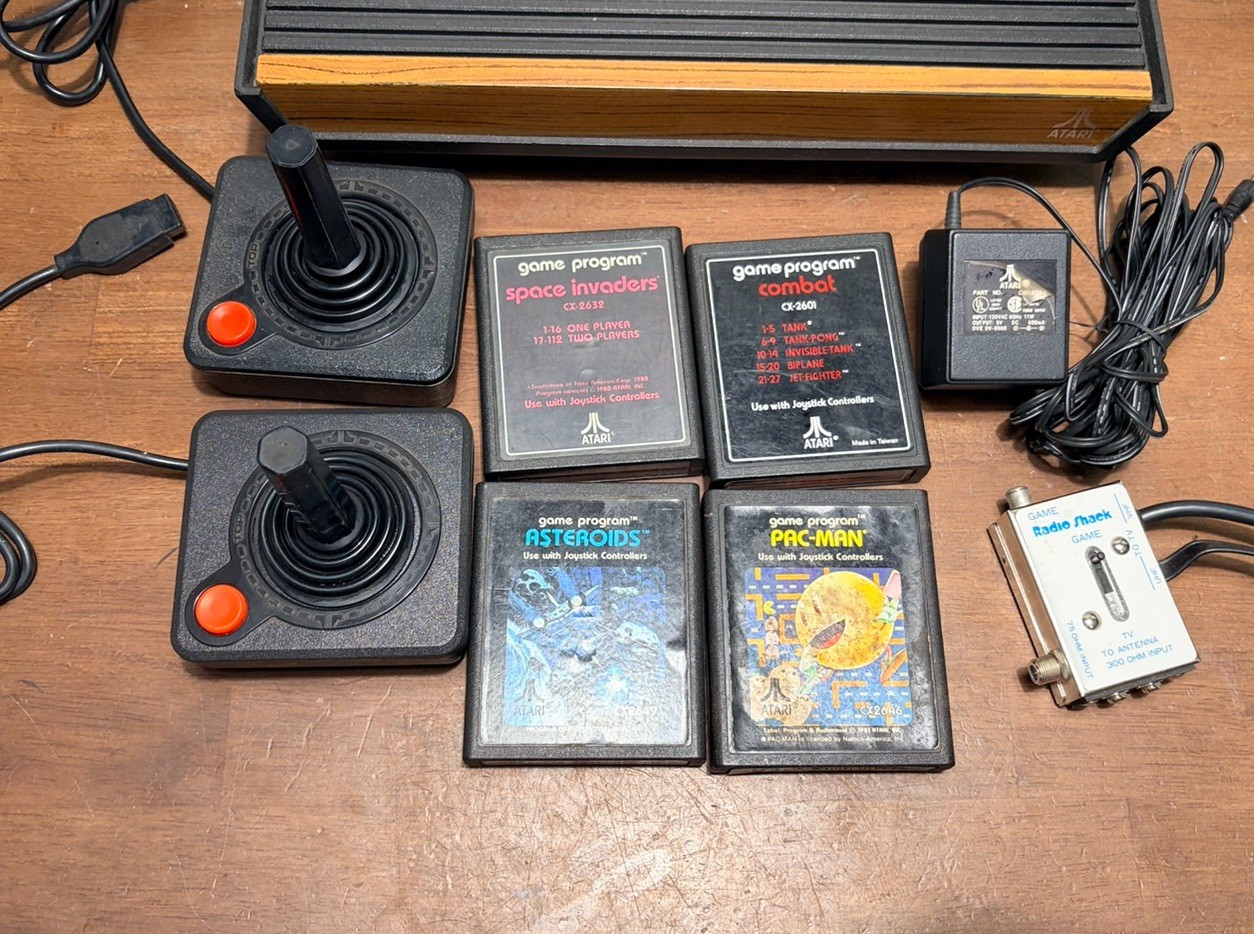 ATARI 2600 Woodgrain 6 Switch Bundle Console Joysticks Cords & 4 Games TESTED!
