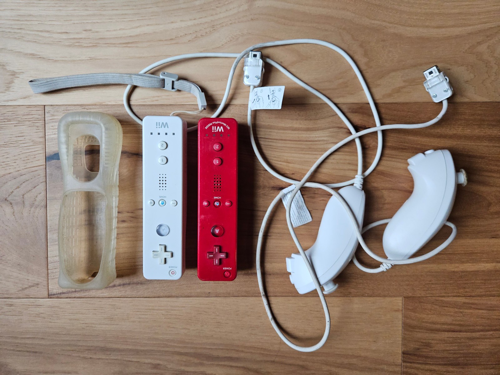 Nintendo Wii Console BIG Bundle 4 Wiimotes 4 Games RVL-001 White IN BOX *TESTED*