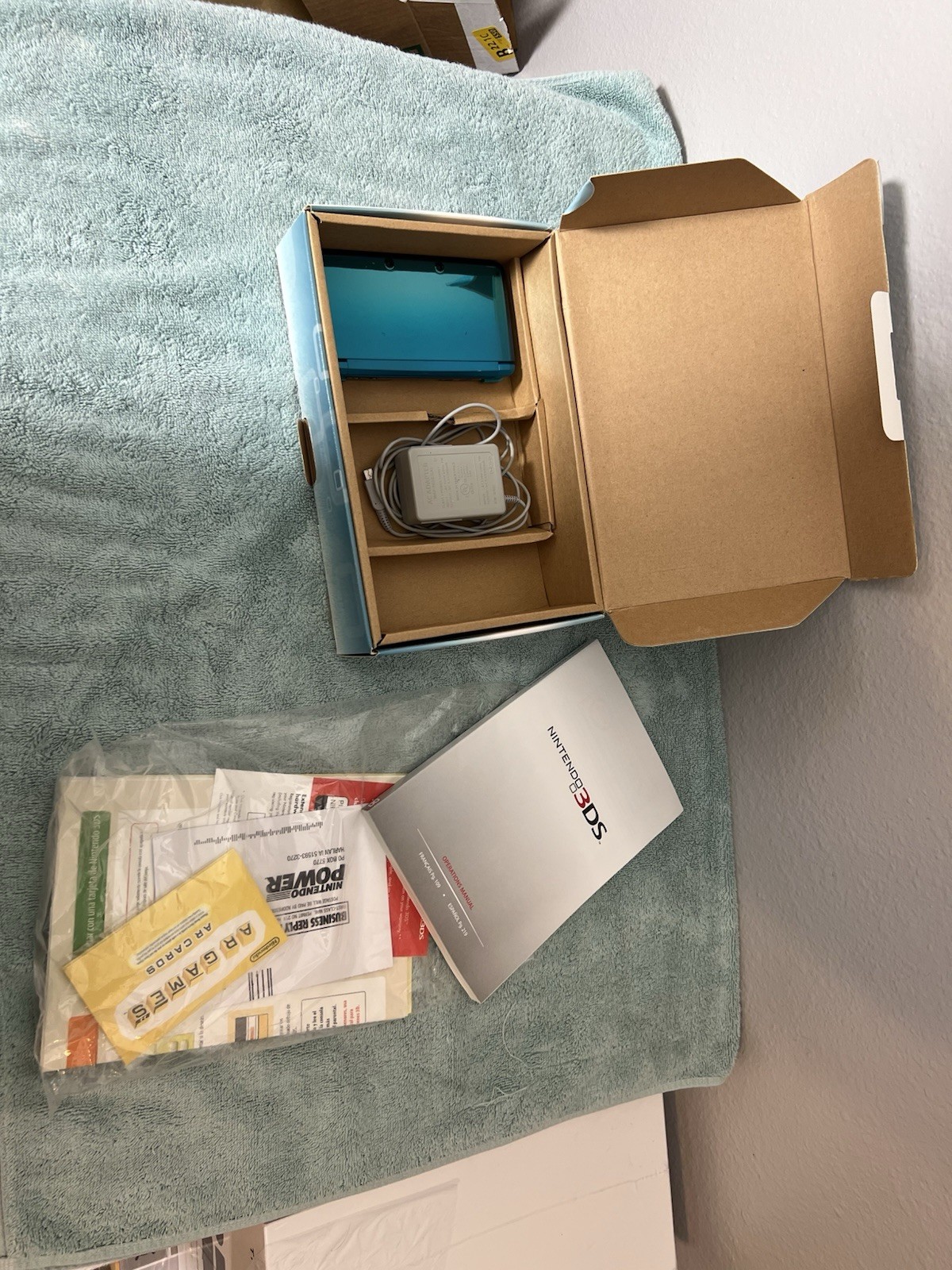 Nintendo 3DS Handheld System – Aqua Blue LK NU Box