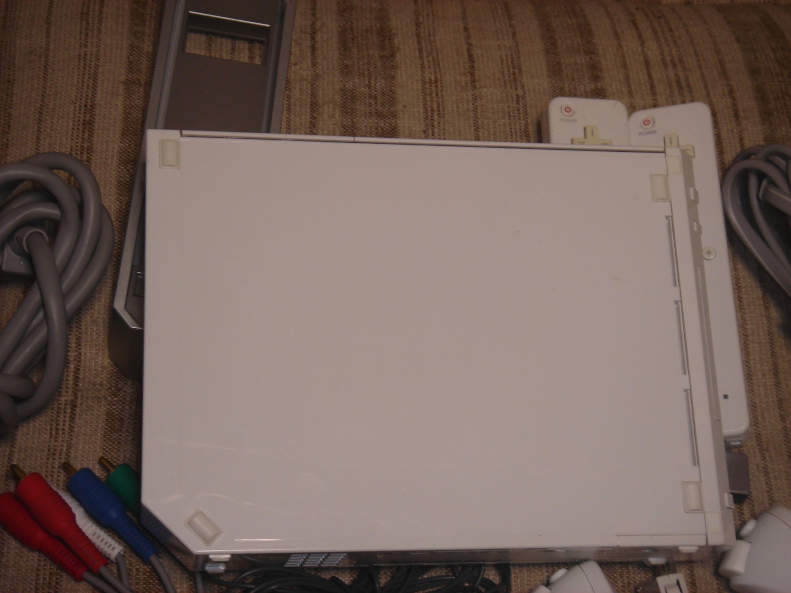 Nintendo Wii Console Bundle | 2 Remotes | 2 Nunchuks | Sensor Bar | Cables