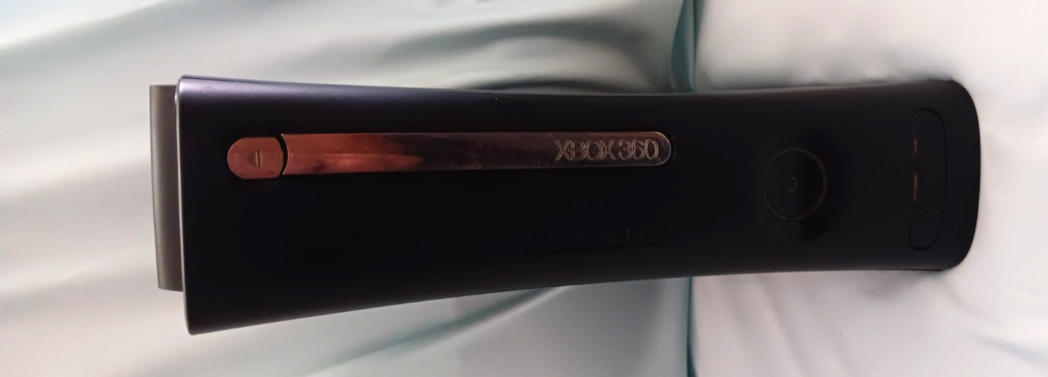 Microsoft Xbox 360 Black Console With Cords. FOR PARTS ONLY!
