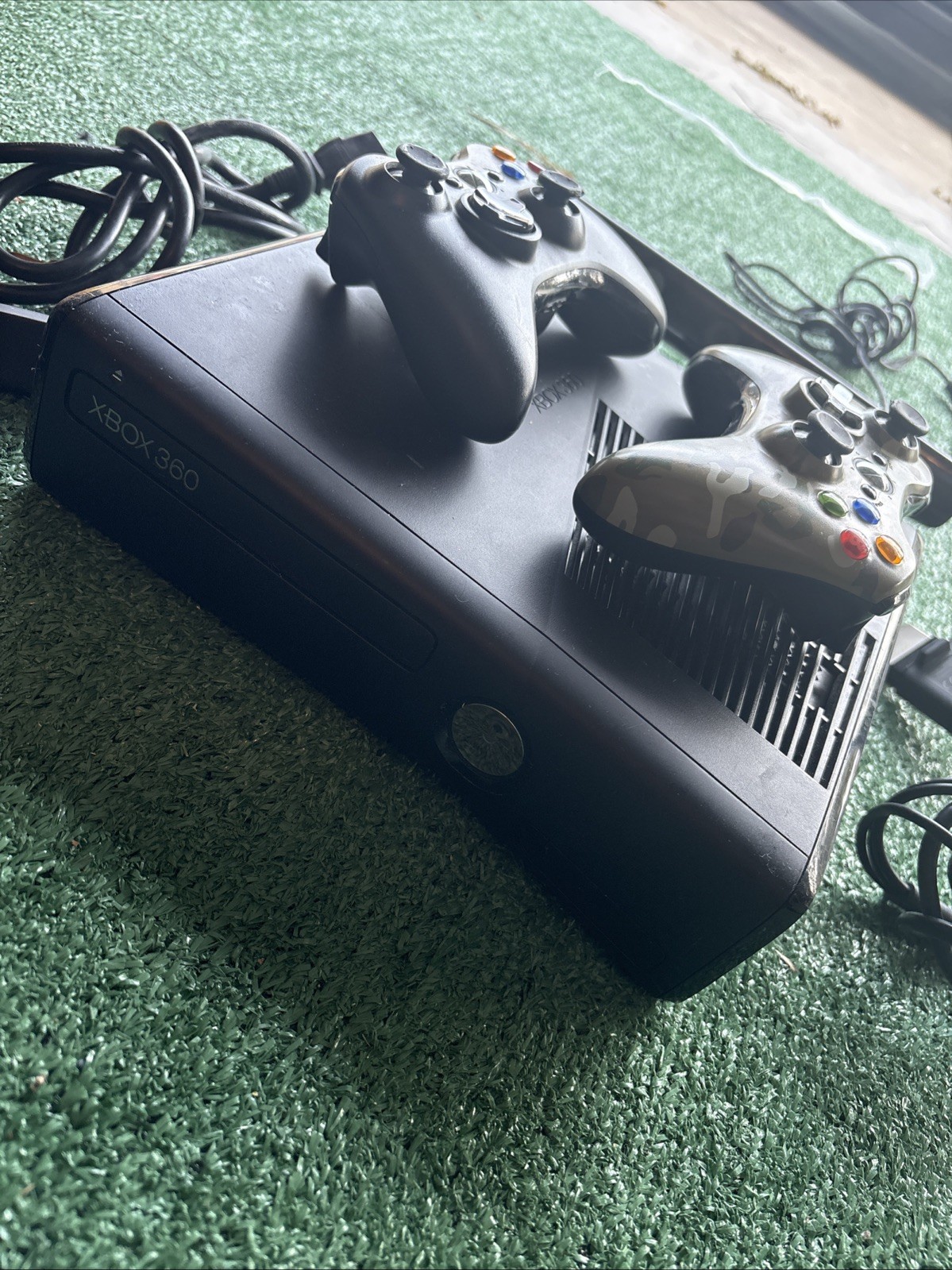 Microsoft Xbox 360 Slim Black with Cords,2 Controllers and Kinect – Un Tested