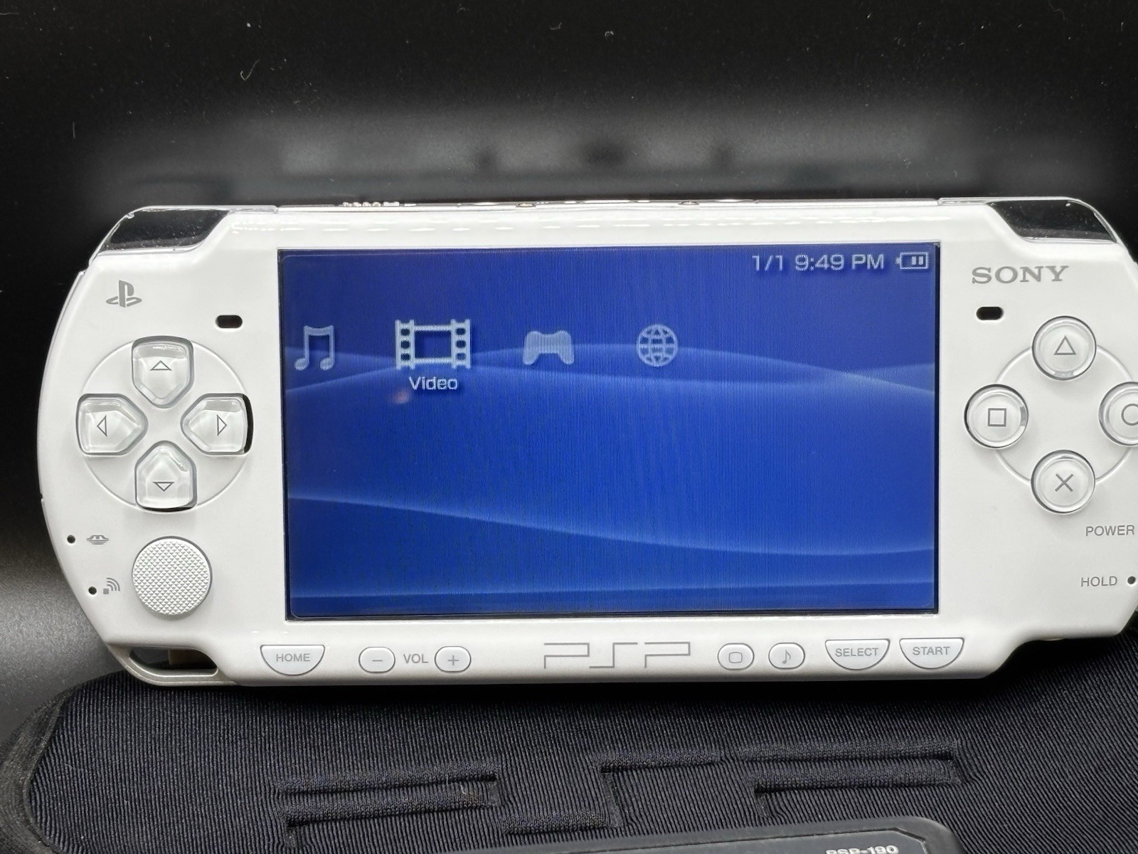 Rare Sony PSP-2006 Star Wars Darth Vader Handheld Console White W/Battery & Game