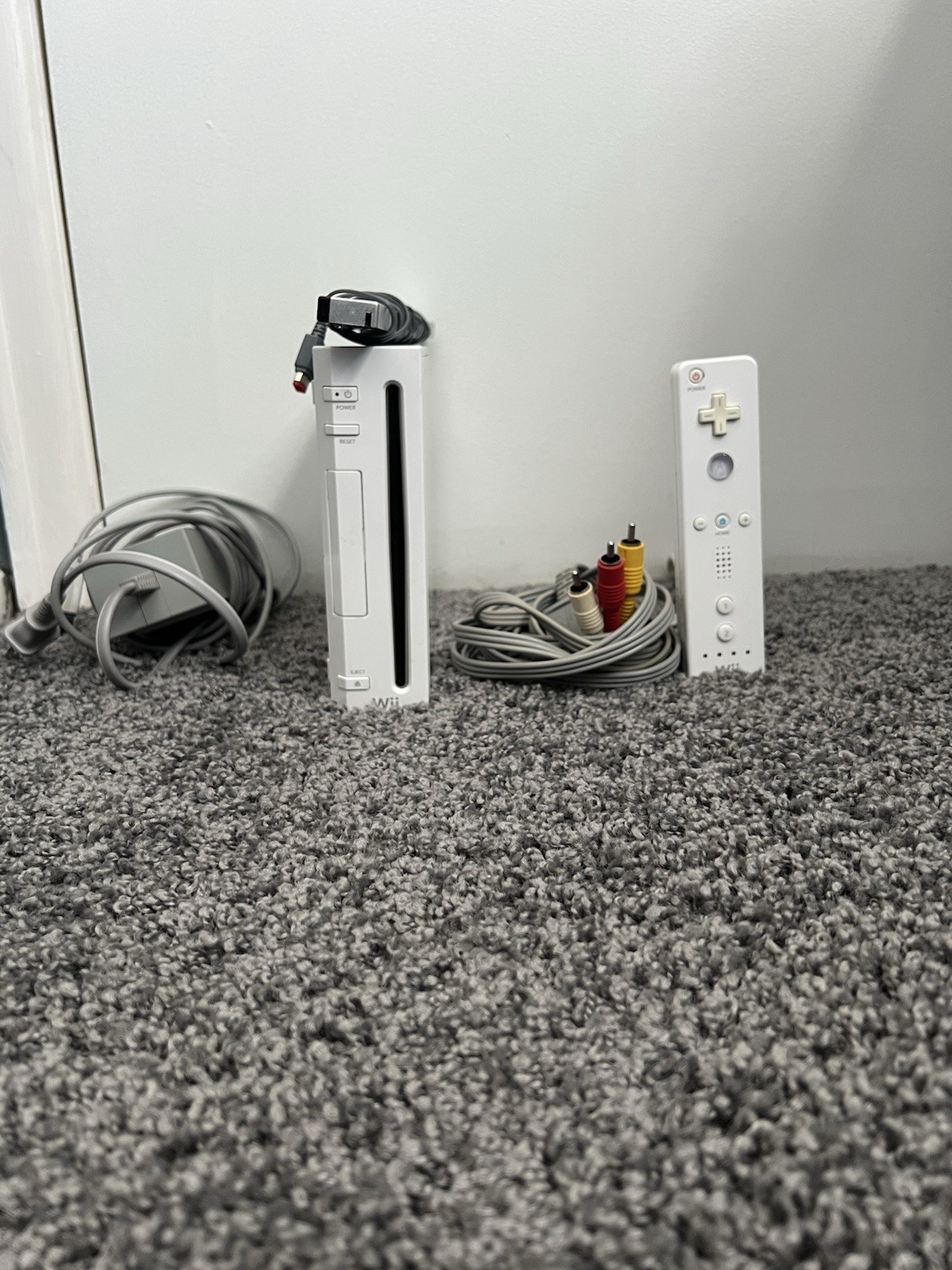 Nintendo Wii White Console RVL-001 System Bundle/w Remote And Power Cords