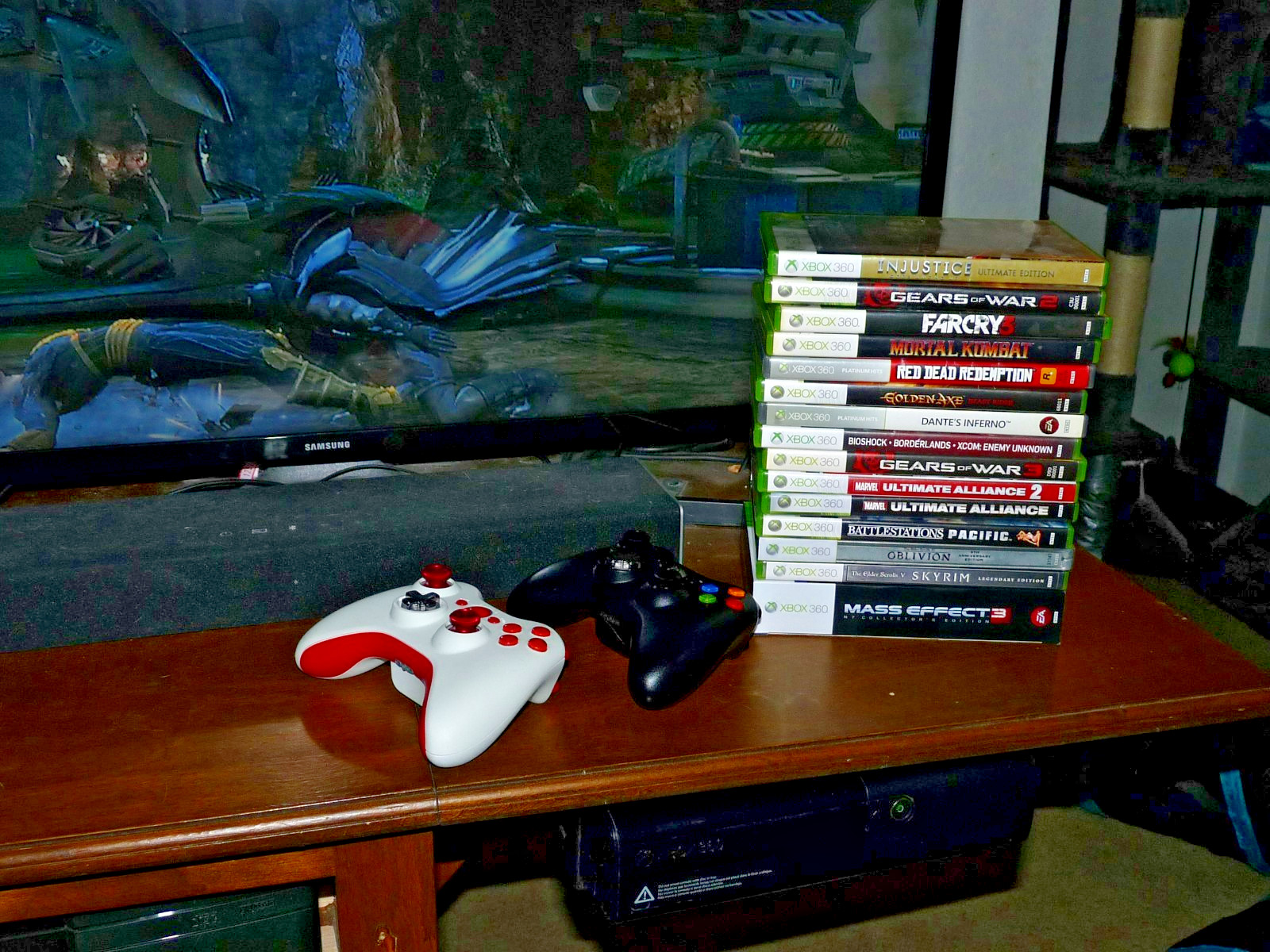 XBOX 360 E 500GB CONSOLE BUNDLE+15 GAMES+2 CUSTOM CONTROLLERS + EXTRAS PLZ L@@K