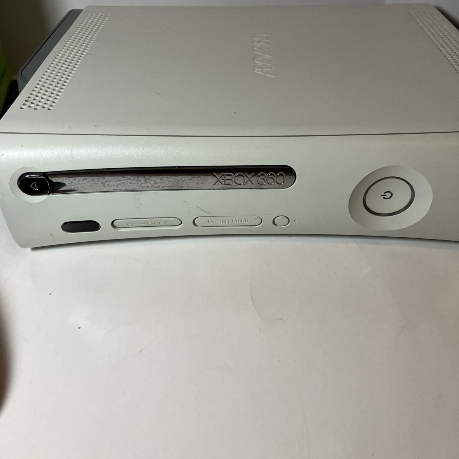 Microsoft Xbox 360 Pro System Bundle 60GB White Console (4)