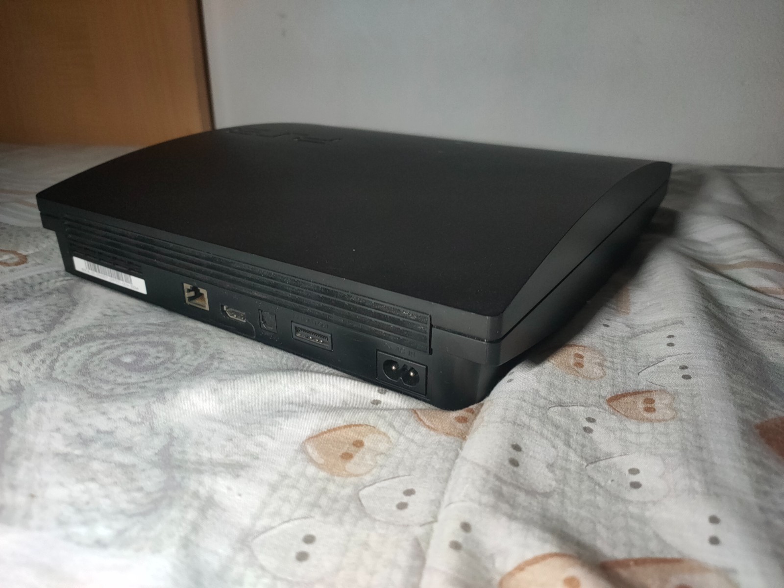 Sony Playstation 3 Slim PS3 Console with 6 Games, Trust GXT Controller and Cables.
