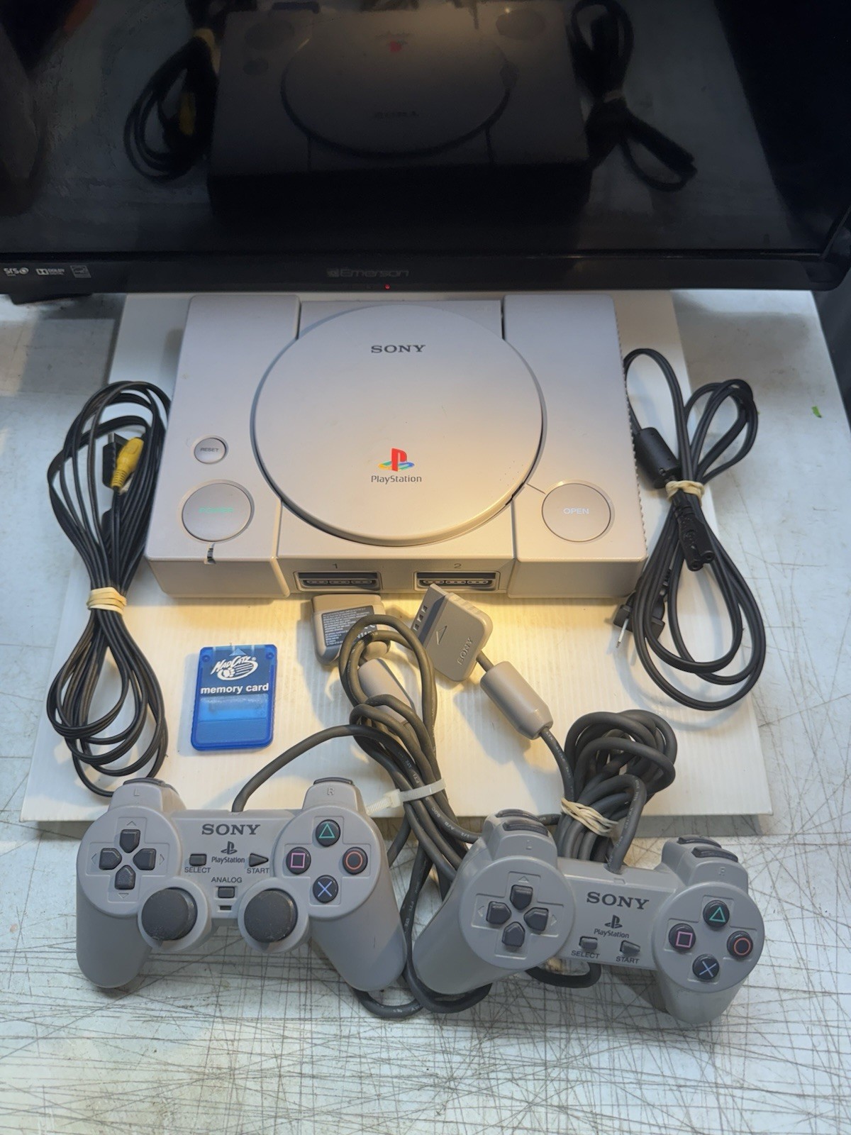 Sony PlayStation 1 PS1 Gray Console, 2 Controller 1 Memory Card, Tested Working