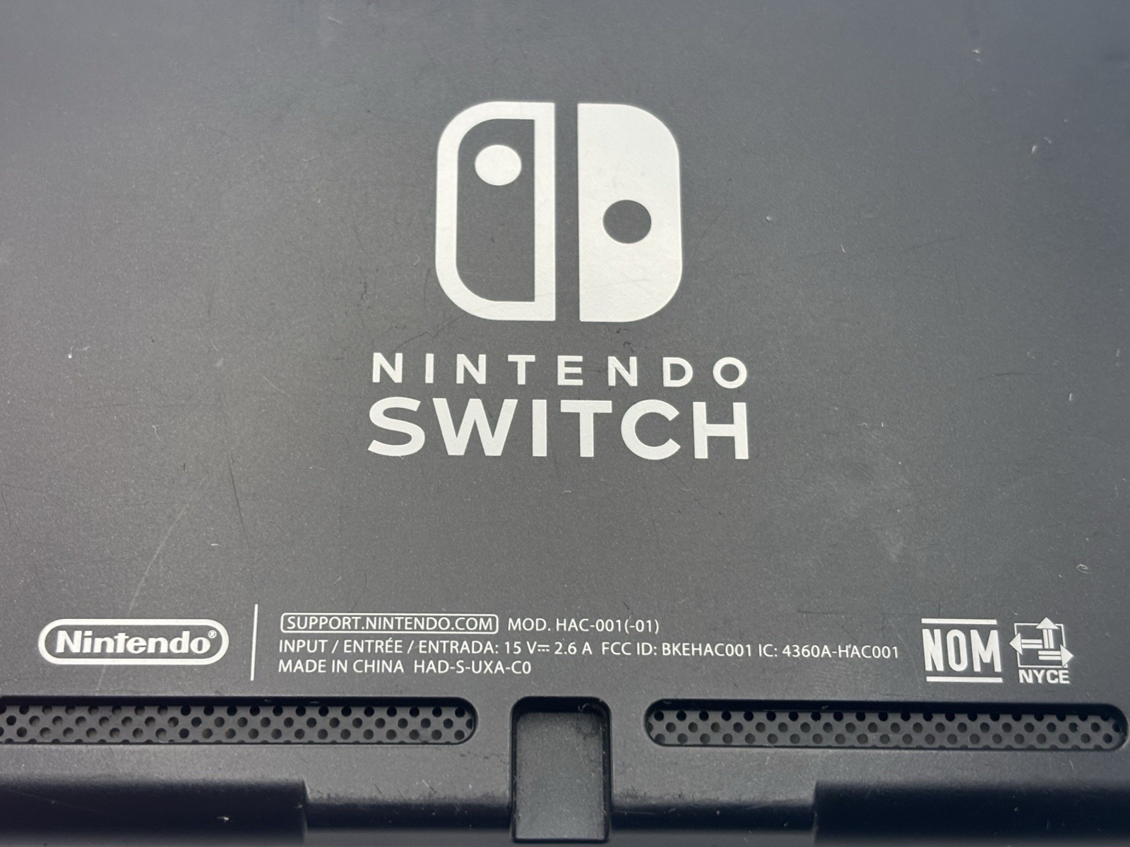 NINTENDO SWITCH HANDHELD GAMING CONSOLE w/ Case Controller Card HAC-001 WORKS