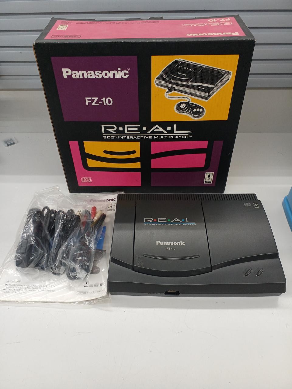 Panasonic 3DO REAL FZ-10 Console Complete Set Boxed Controller AV Cable NTSC-J