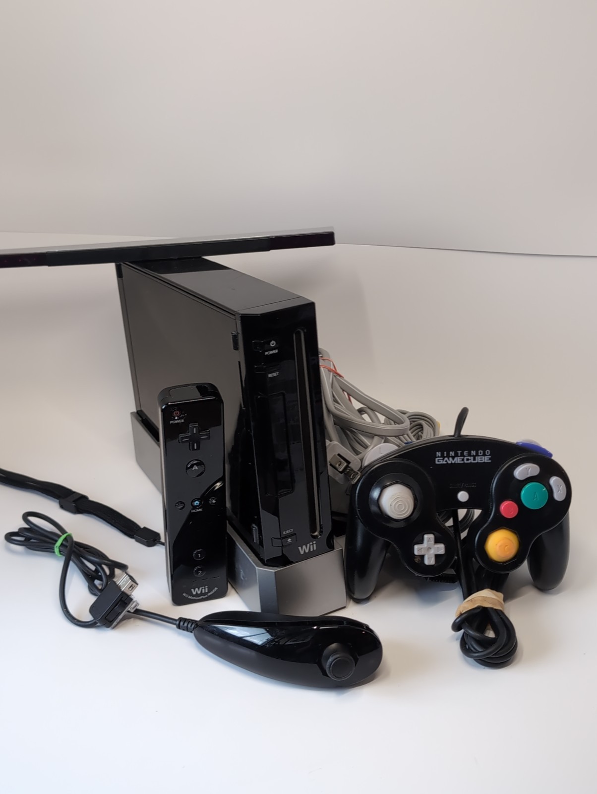 Black Wii Console Bundle – Tested/Working Model RVL-101 With 1 Wii 1 GameCube
