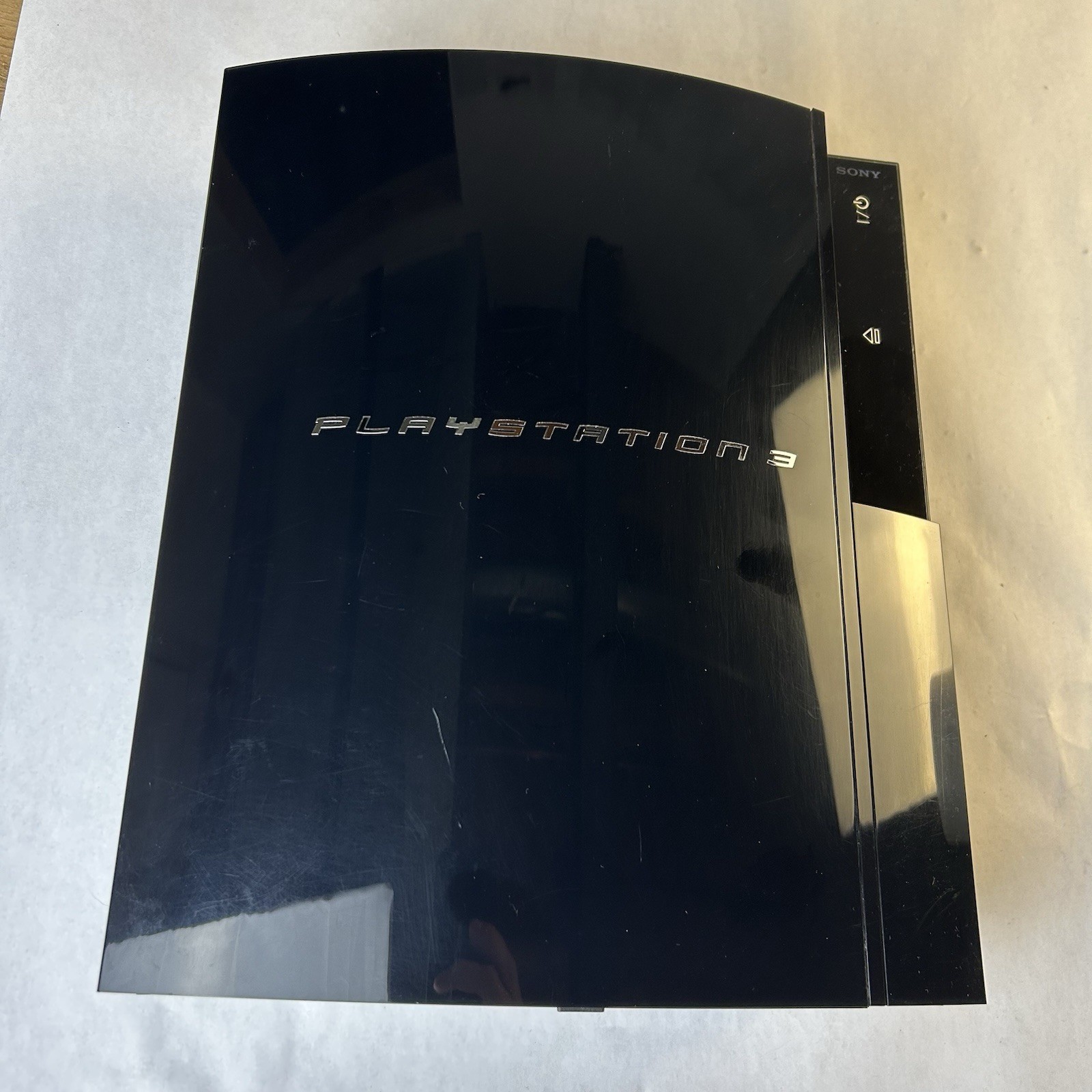 Sony PlayStation 3 PS3 Fat Backwards Compatible CECHB01 (20 GB) Bundle