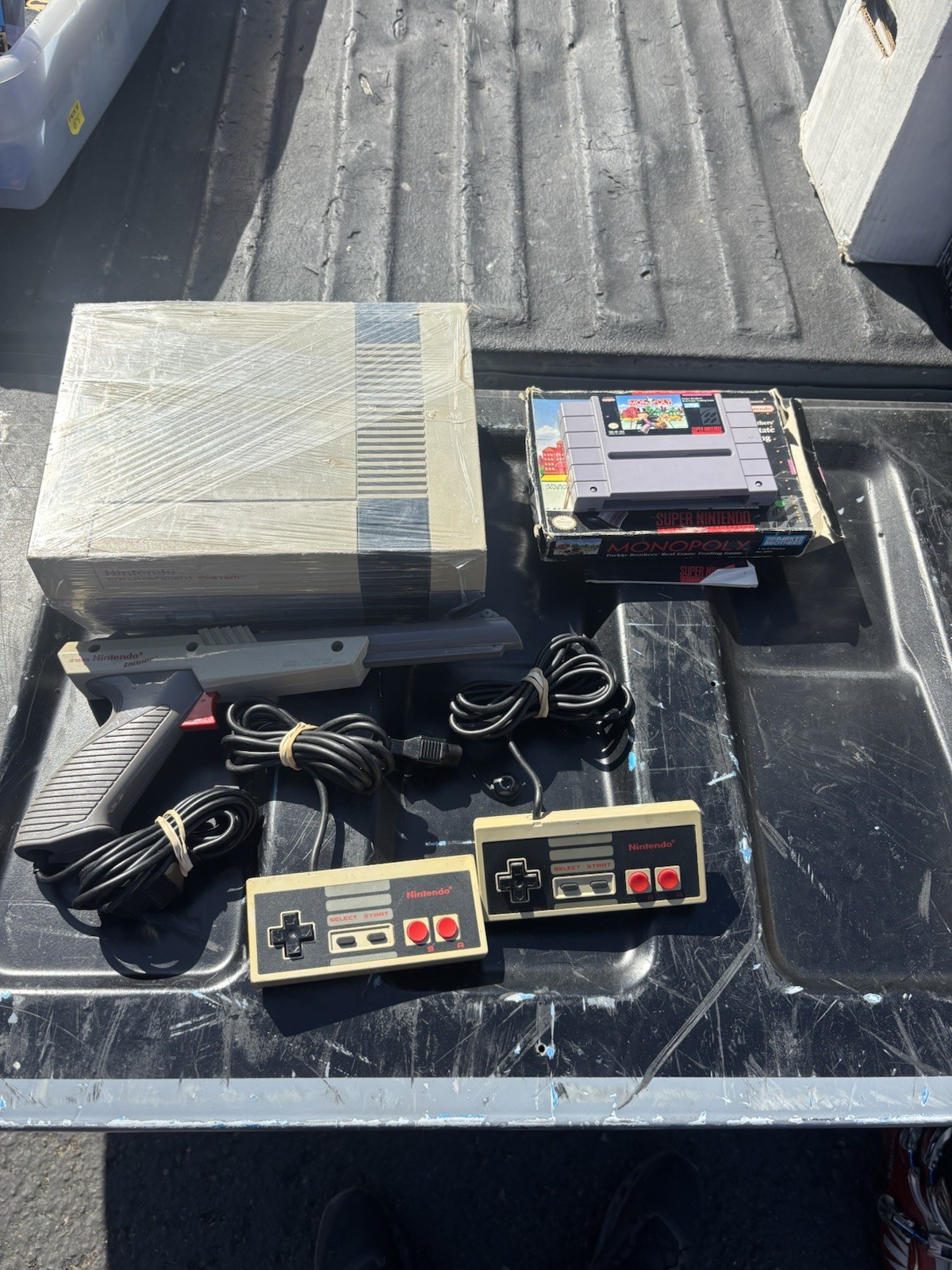 Nintendo Entertainment System NES Console with Controllers and Zapper Light Gun