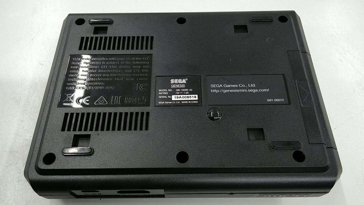 GENESIS MINI Model MK 16000 40 SEGA