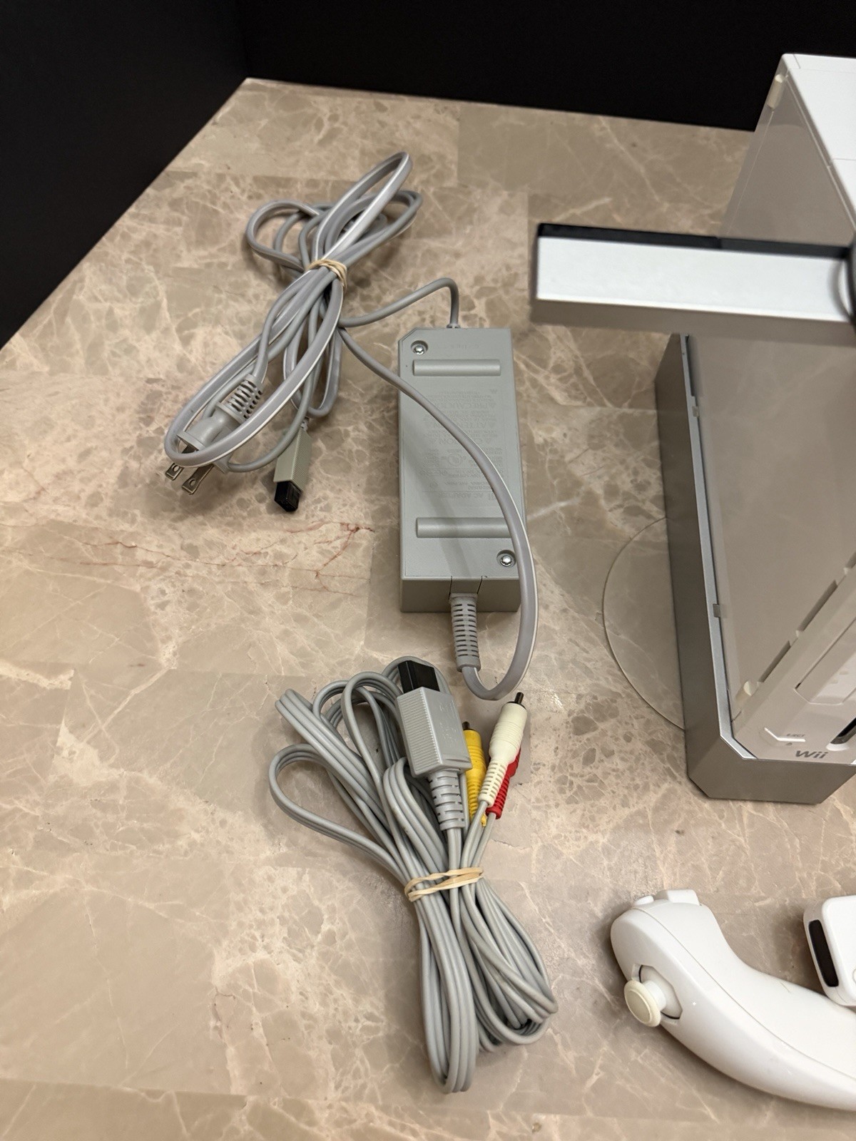 Nintendo Wii Bundle – Power, A/V Cables, & Sensor – 7 Games & Accesories