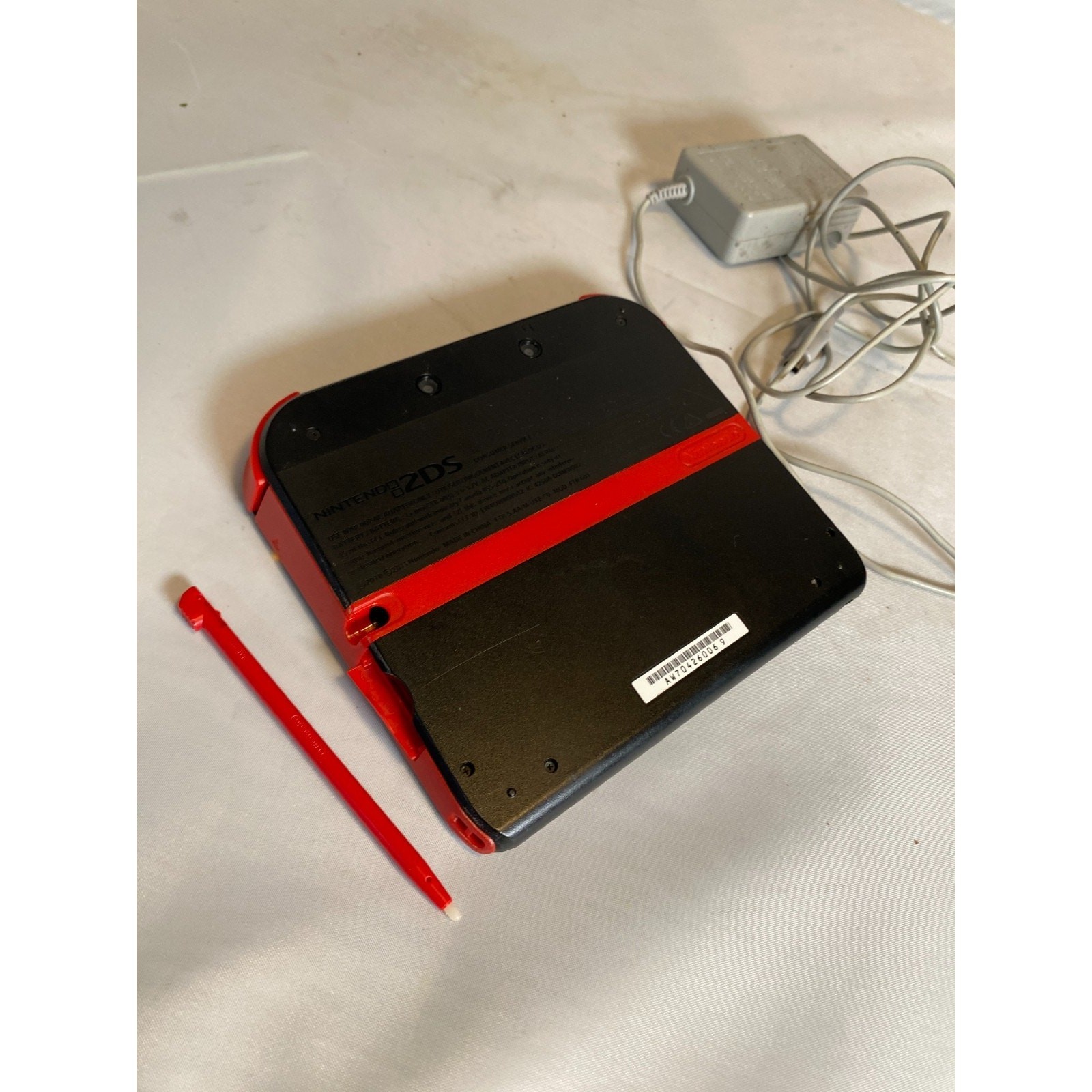 Nintendo 2DS Crimson Red Bundle 2 extra games