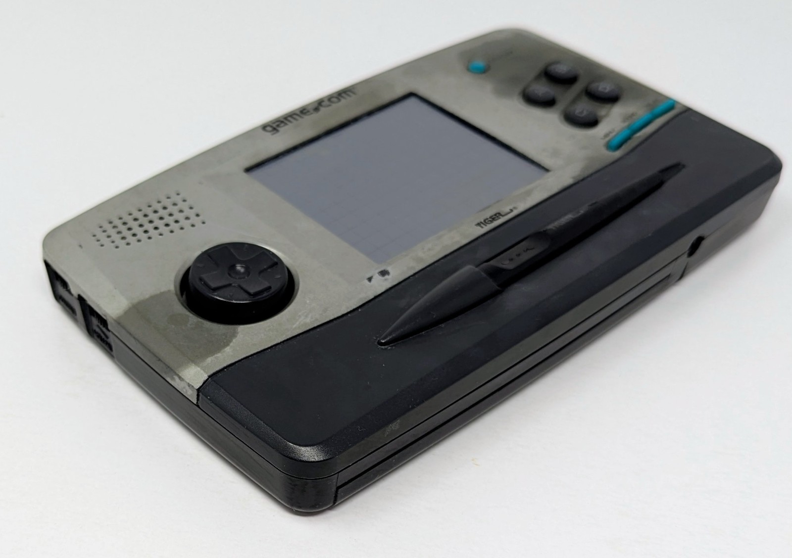 Tiger Game.Com Handheld Console – Powers On – Screen Issue – For Parts Or Repair
