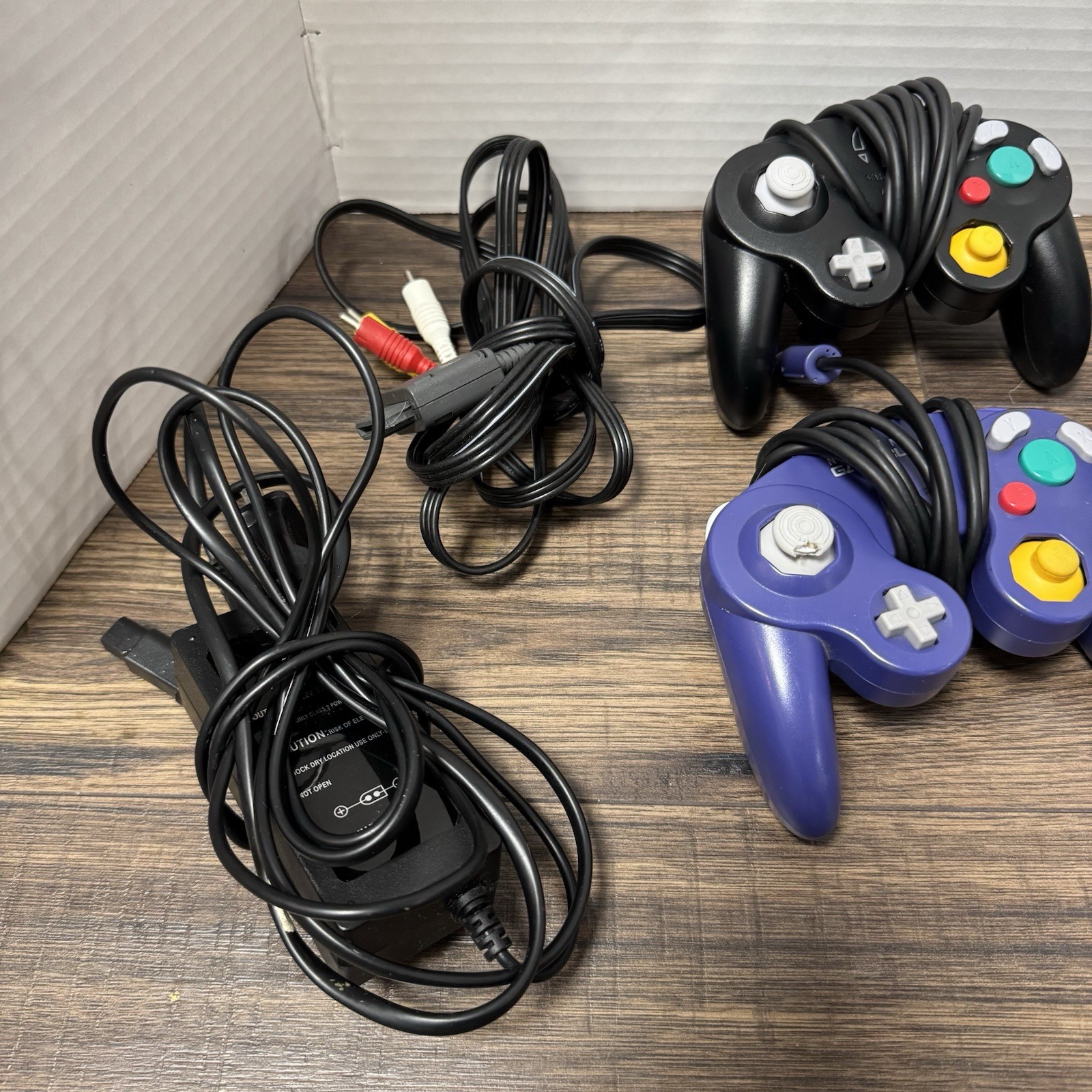 Nintendo GameCube DOL-101 Gaming System SILVER Console 2 Controllers Memory Card