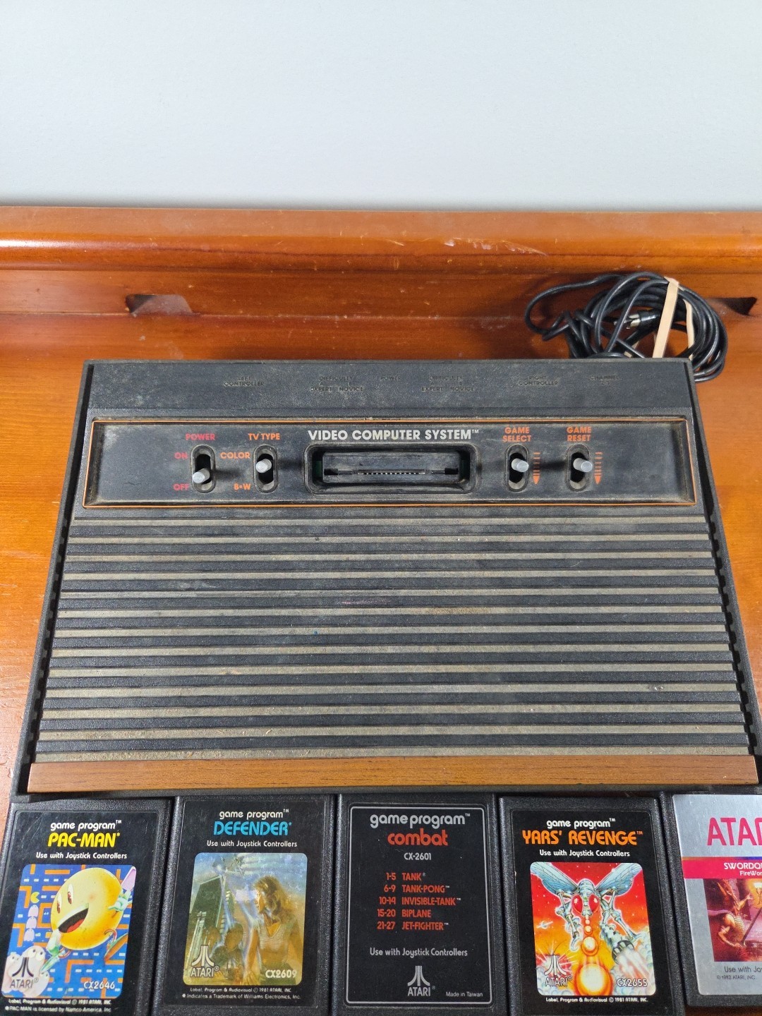 Atari 2600–Wood Grain 4 Switch Console, 5 Games- WORKS No Controller Or Power