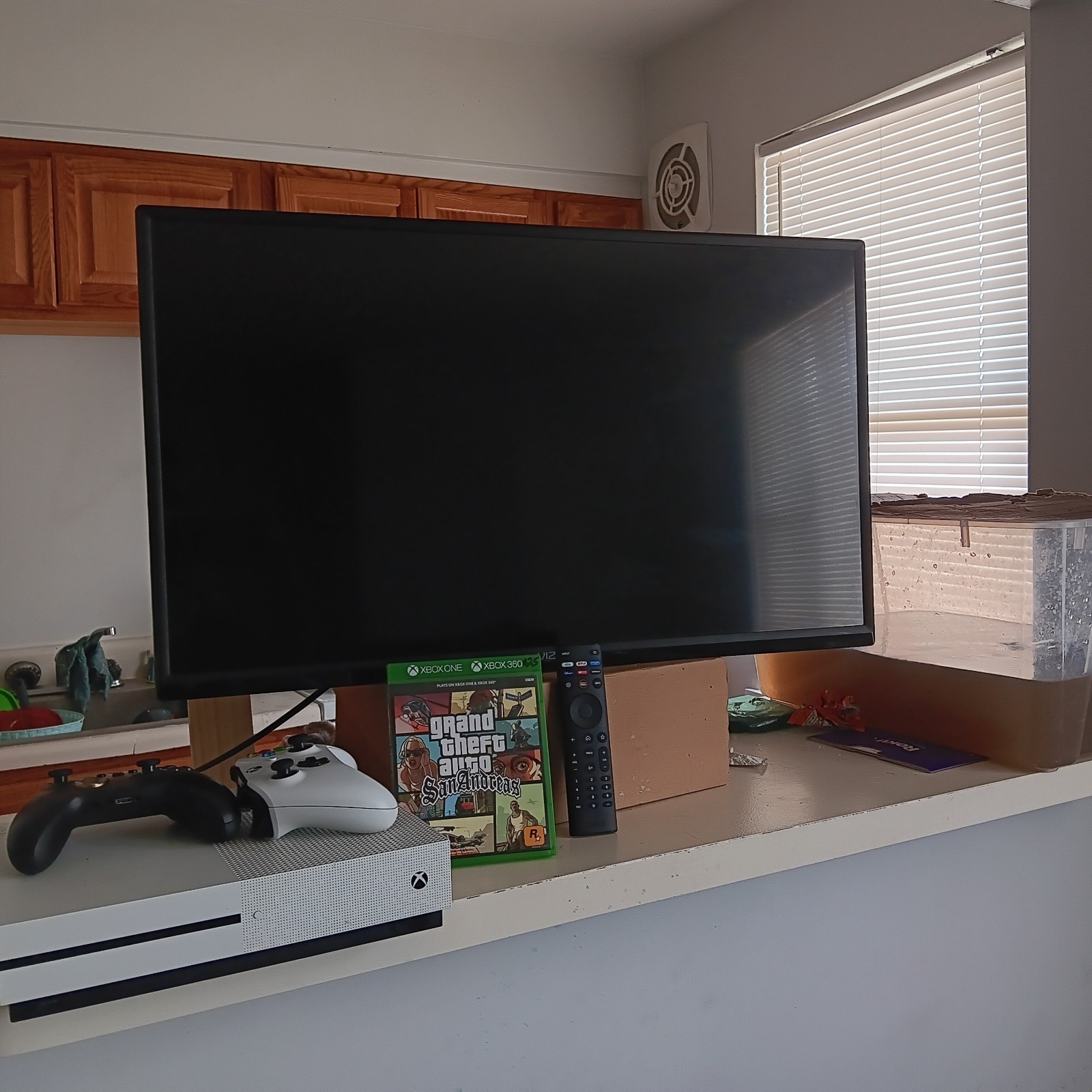 32″Inch Vizio Smart TV With A Xbox One Series Including 2 Wireless Controllers