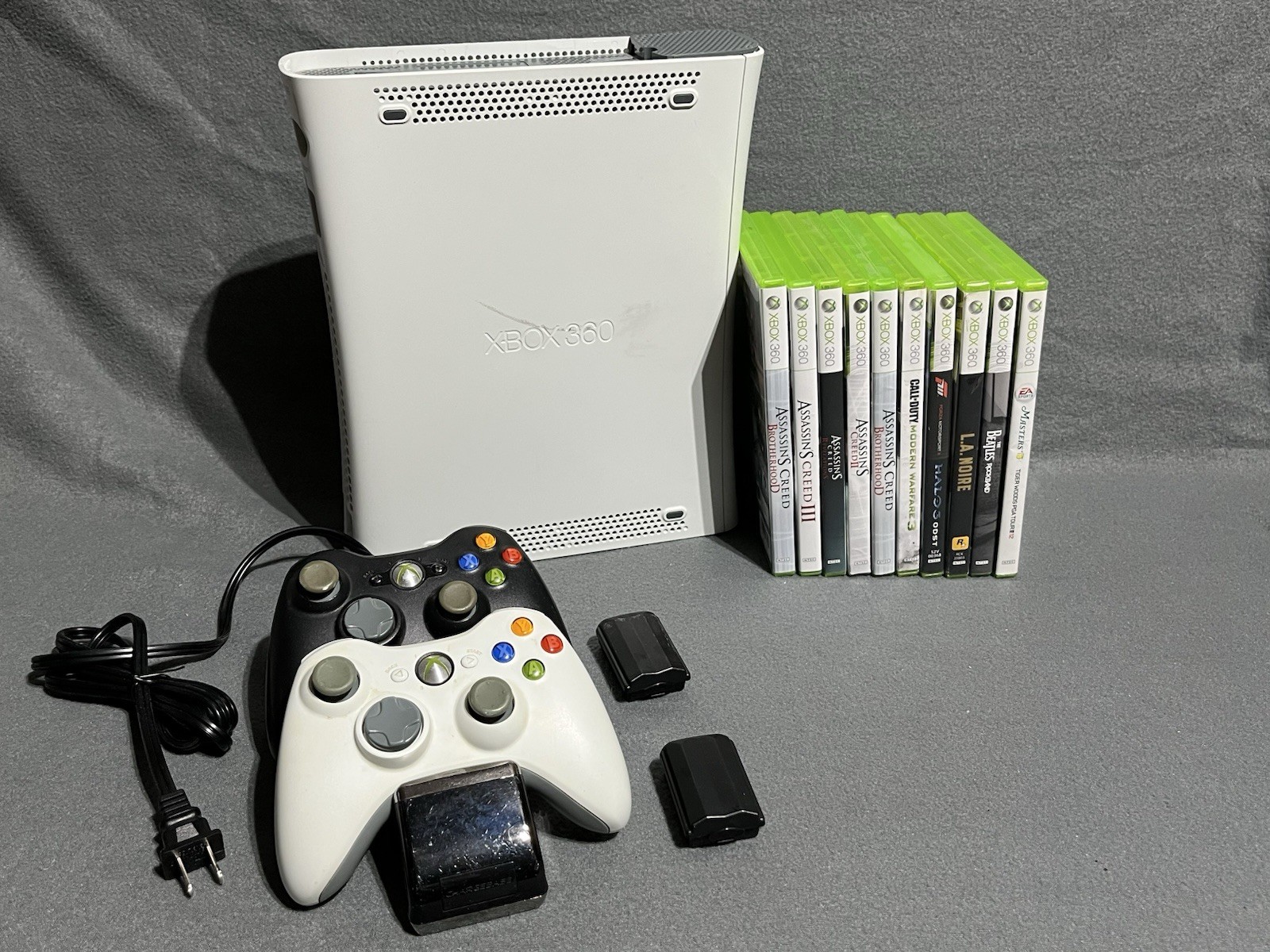 Microsoft Xbox 360 White Console w 10 Games 2 Controllers & Chargebase Untested