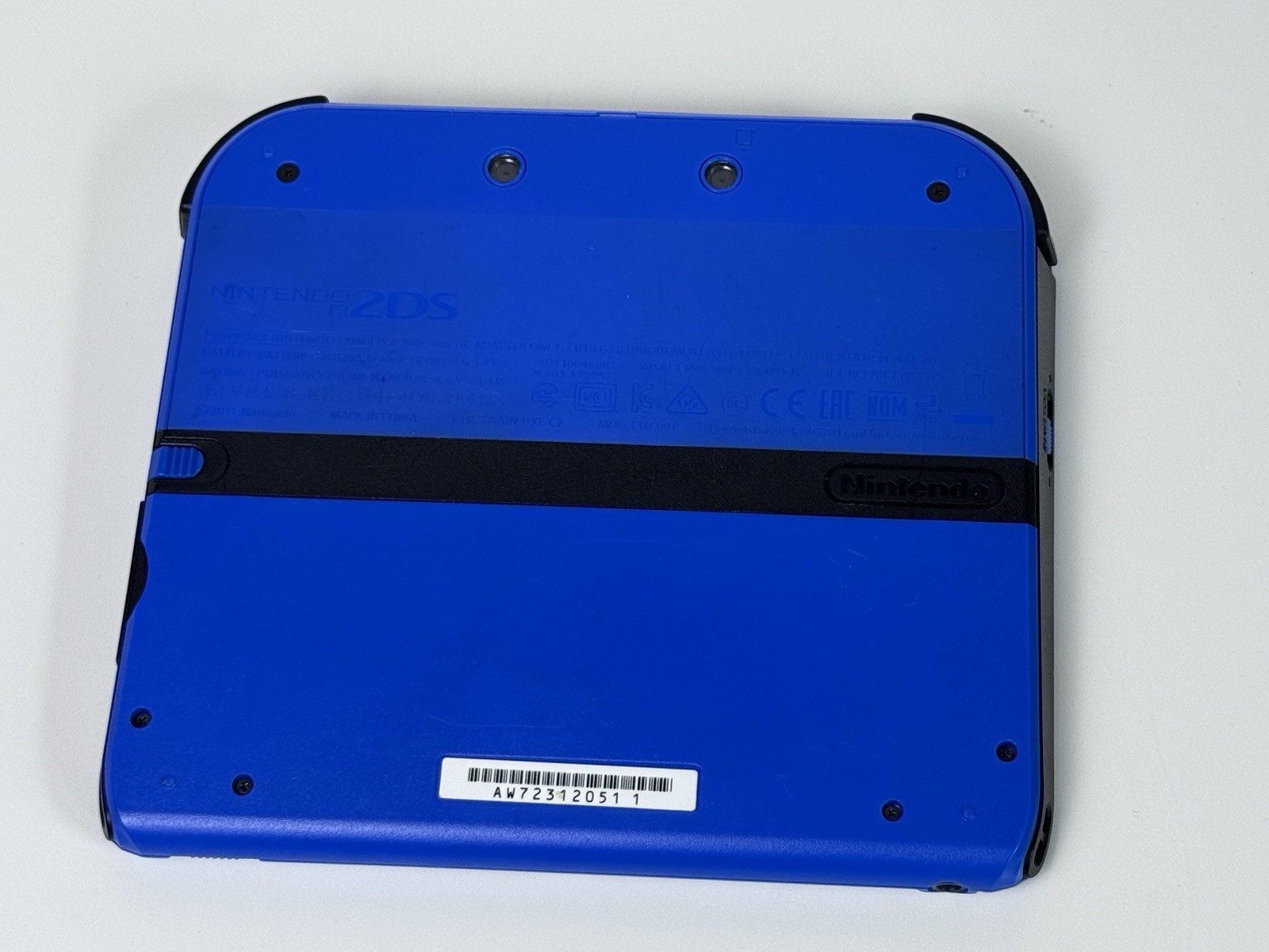 Nintendo 2DS Handheld Game Console Electric Blue Great Condition With 3 Games