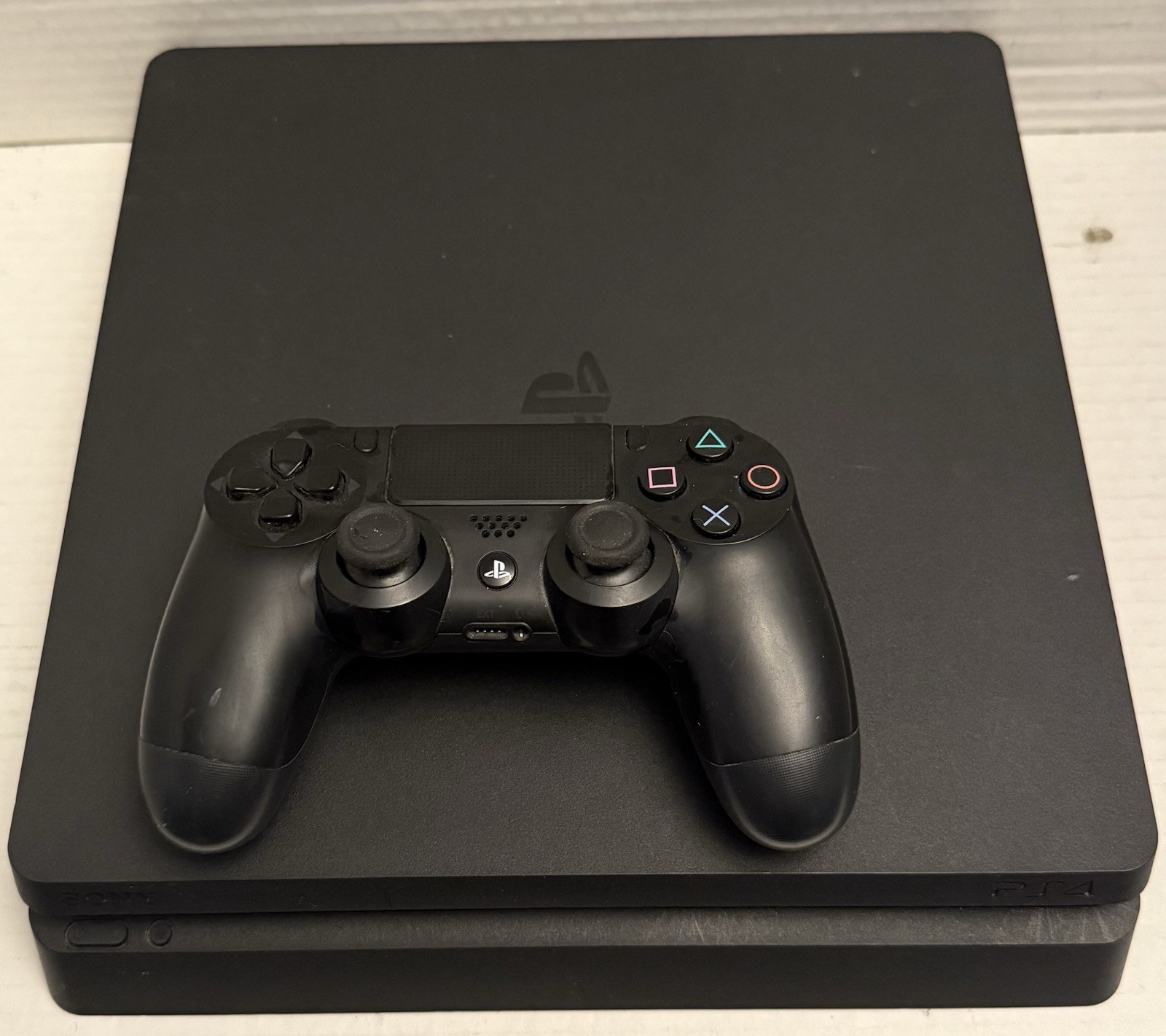 Sony PlayStation 4 Slim Console (CUH-2015A) w Controller & All Wires – Tested
