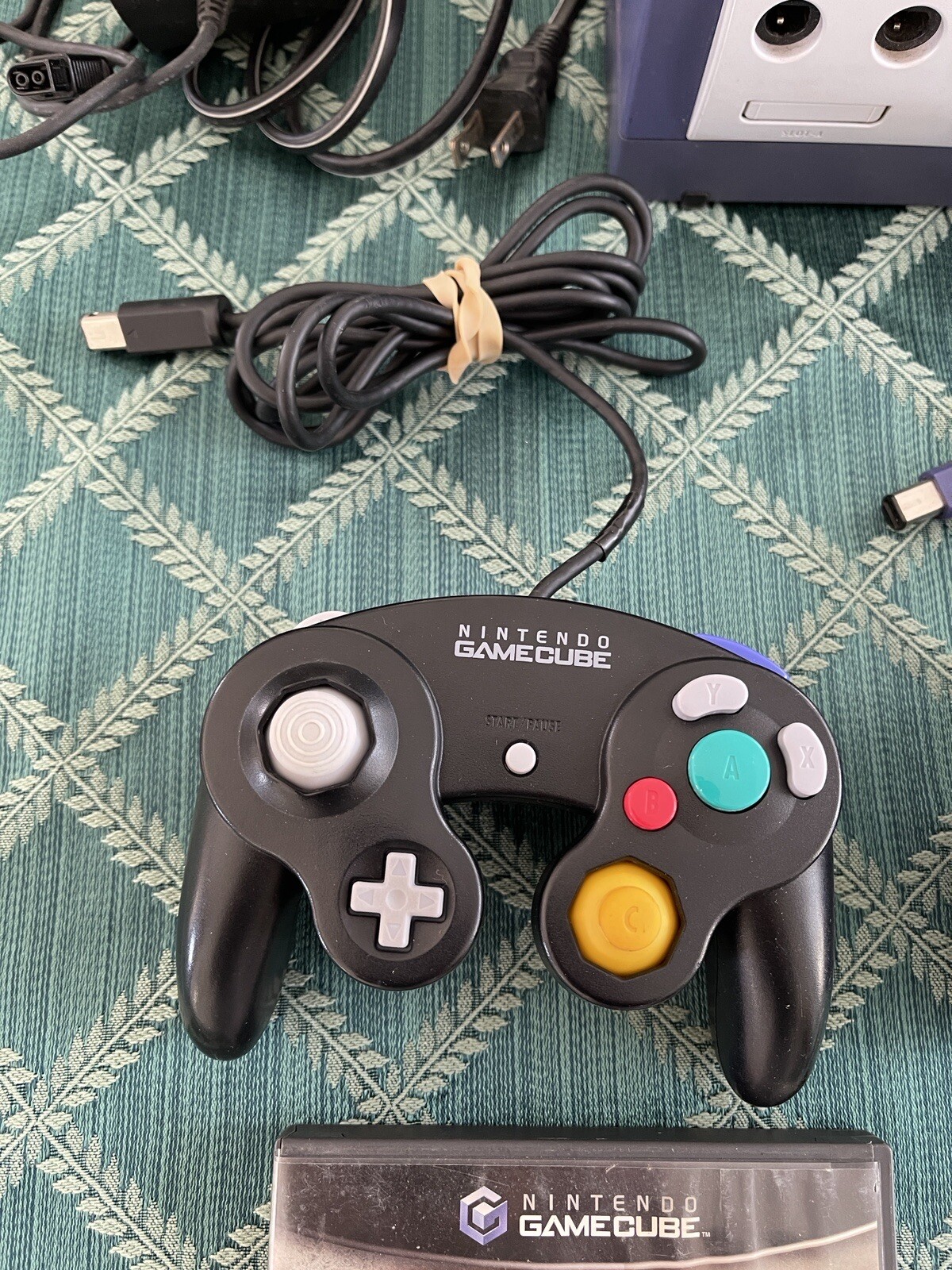 Nintendo GameCube DOL-001 Purple Indigo Console Bundle + 2 Controller & 2 Games