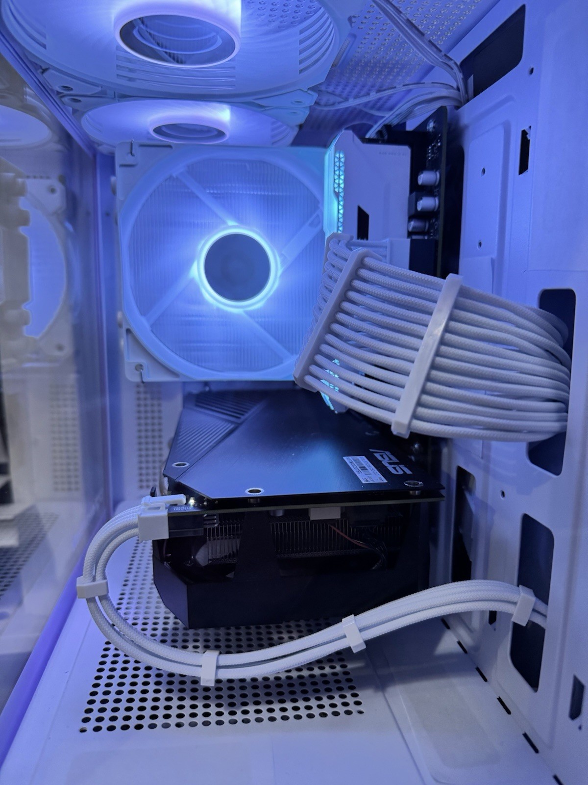 White RGB Gaming PC – RTX 2060, Ryzen 5, 32GB Ram, 512gb Gen4 NVMe