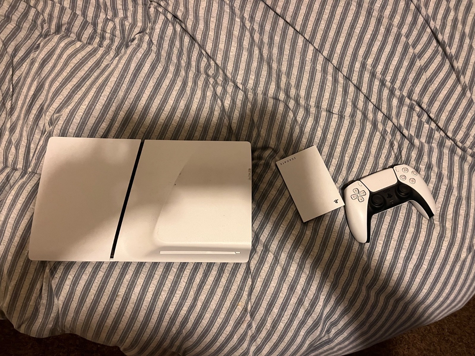 ps5 slim disc edition console 1 TB WITH EXTERNAL HARD DRIVE 2 TB 1 CONTORLER