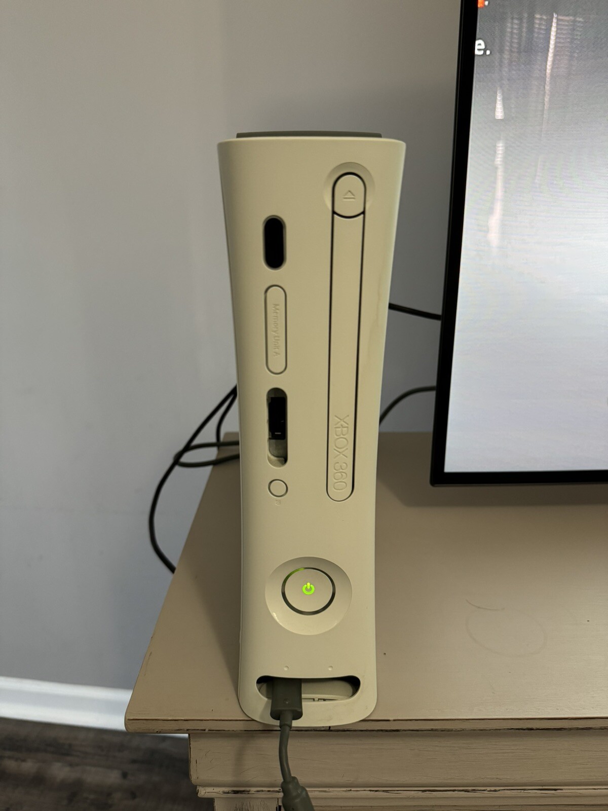 Microsoft Xbox 360 Console 20GB HDD Bundle + 3 Controllers 1 Game Remote Tested