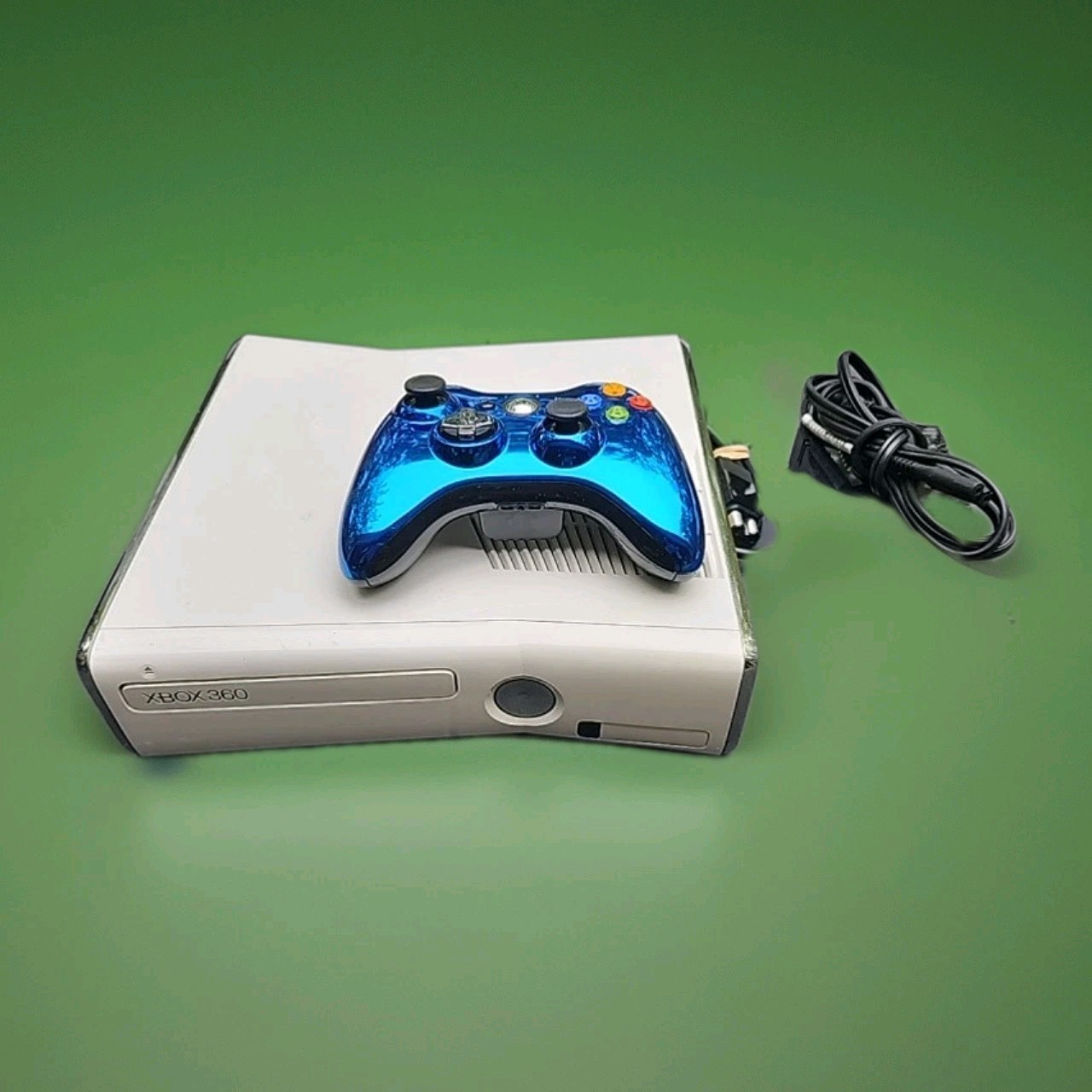Xbox 360 S Slim Special Edition WHITE Model: 1439 320GB Console W/ Controller