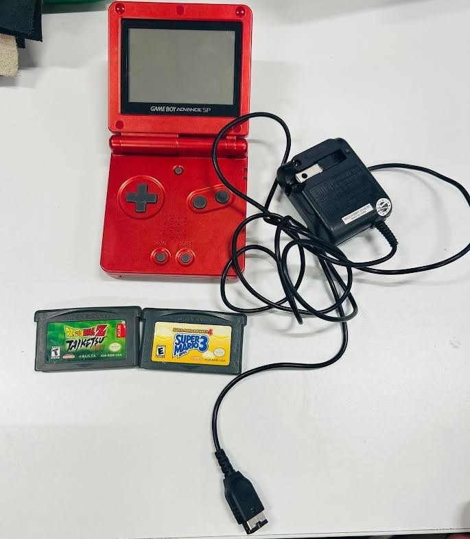 NINTENDO GAME BOY ADVANCE SP RED + CHARGER + DRAGON BALL Z SUPER MARIO BROS 3