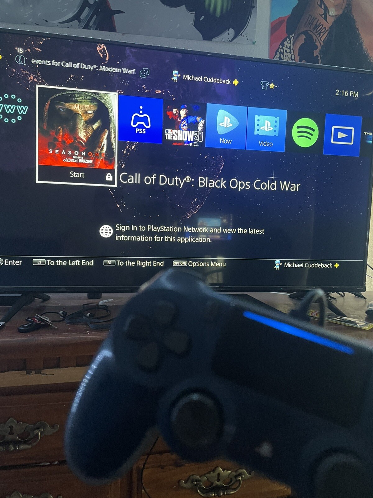 Sony PlayStation 4 Slim 1TB + 2 Controllers