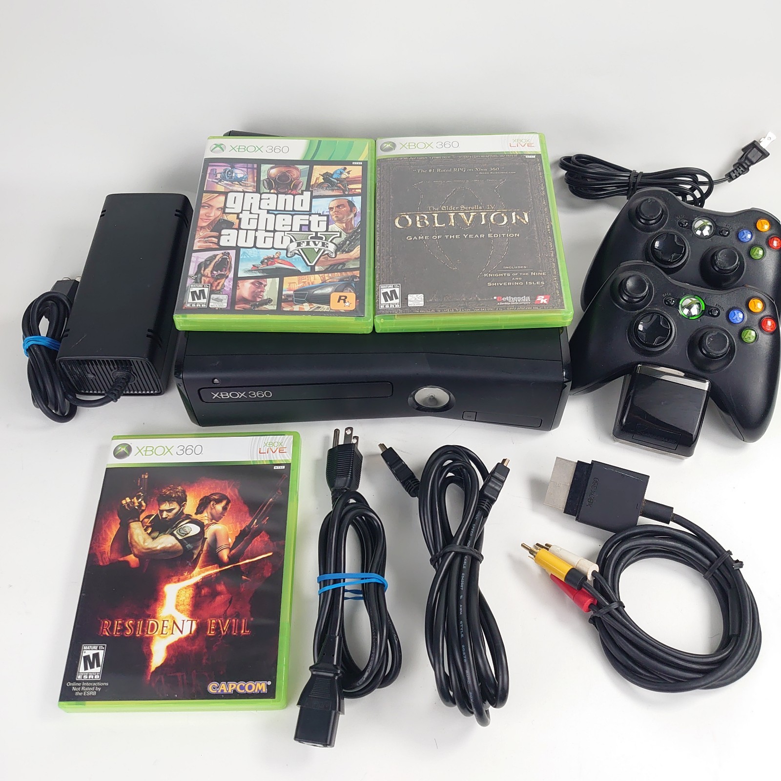 Microsoft Xbox 360 S 250GB Bundle 2 Controllers 3 Games HDMI A/V GTA 5 Oblivion
