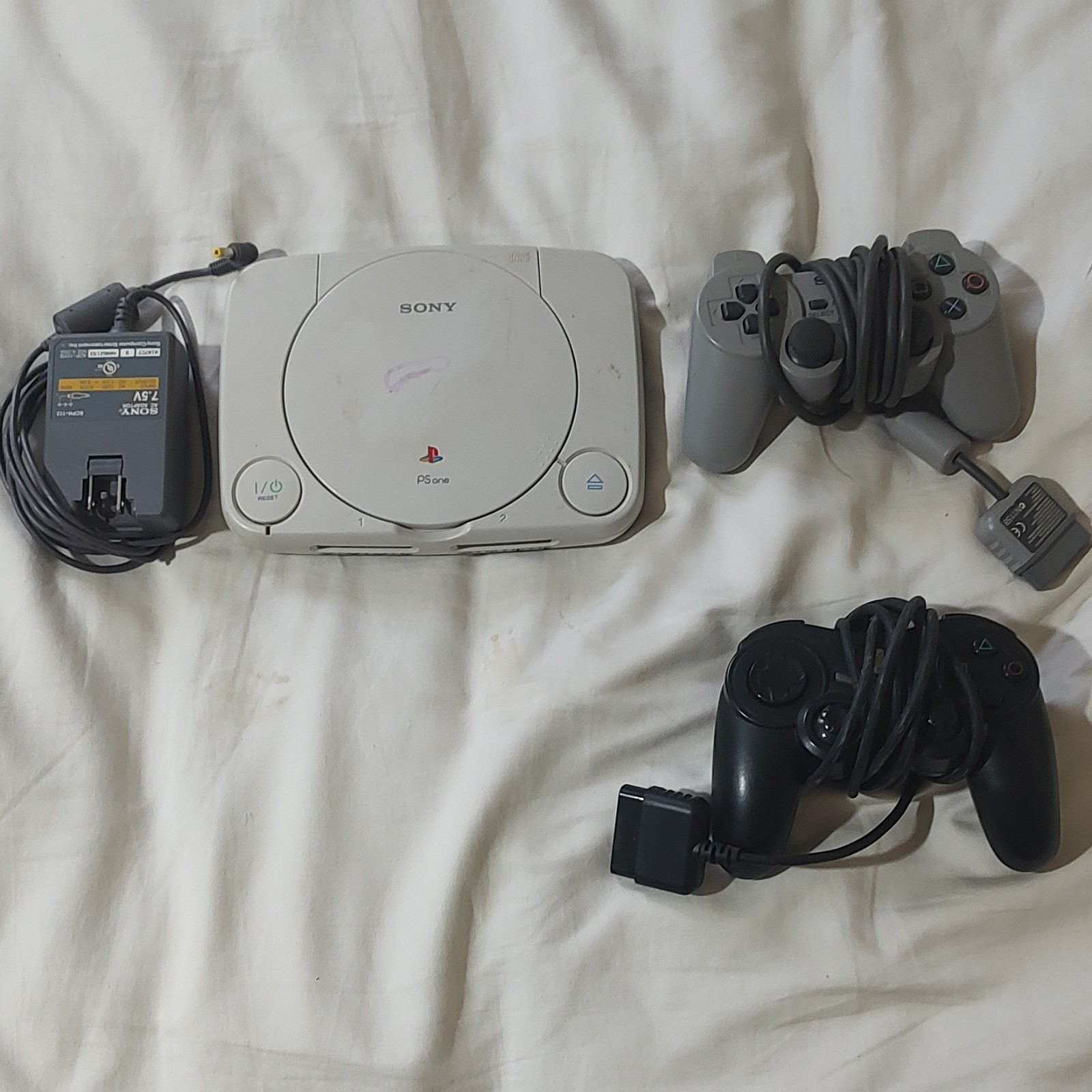 Sony PS one SCPH-101 NTSC-U/C Console w/ 2 Controllers, Composite RCA, Compact