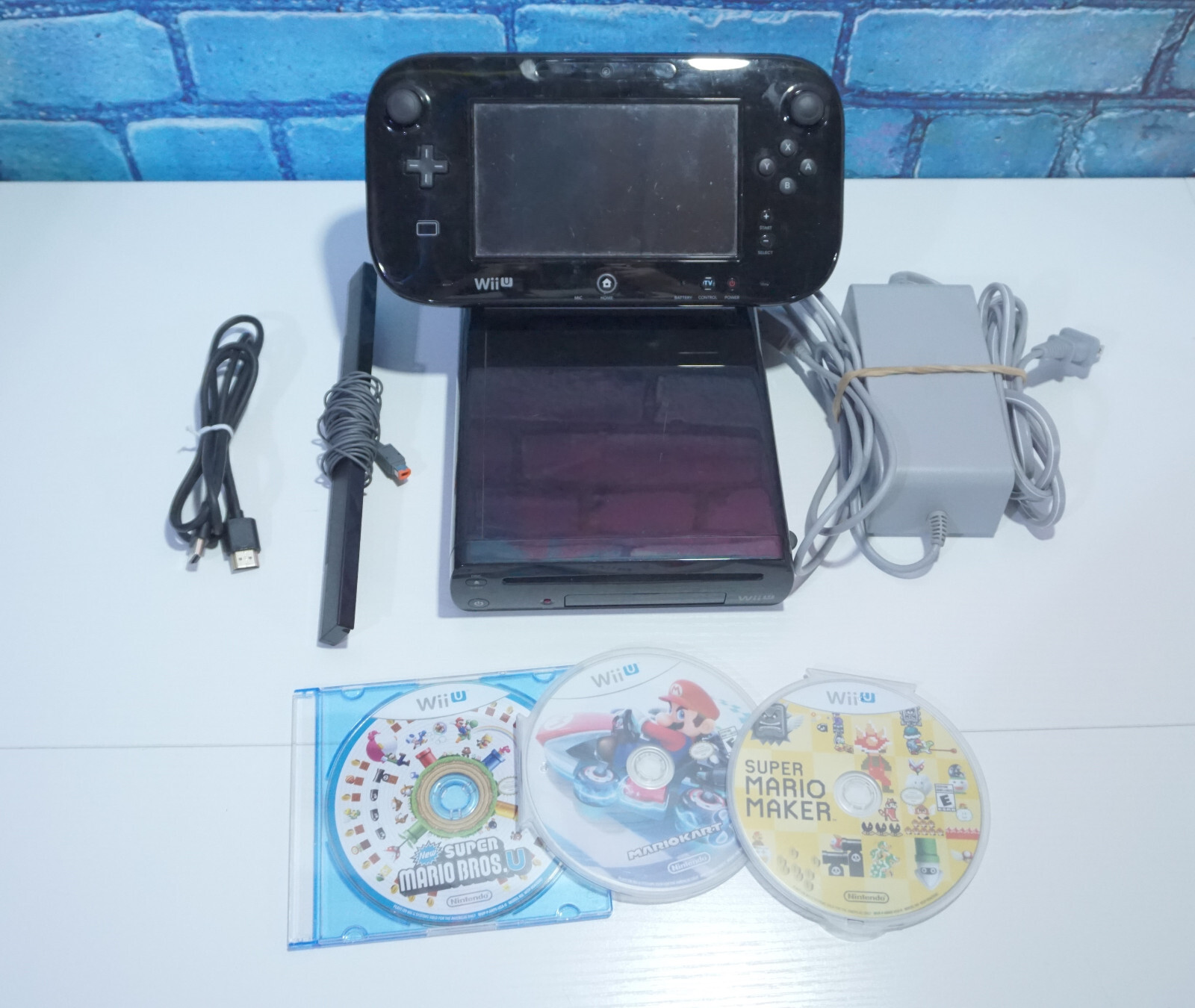 Nintendo Wii U 32GB Black Deluxe Console WUP-101(02) with Gamepad and 5 Games