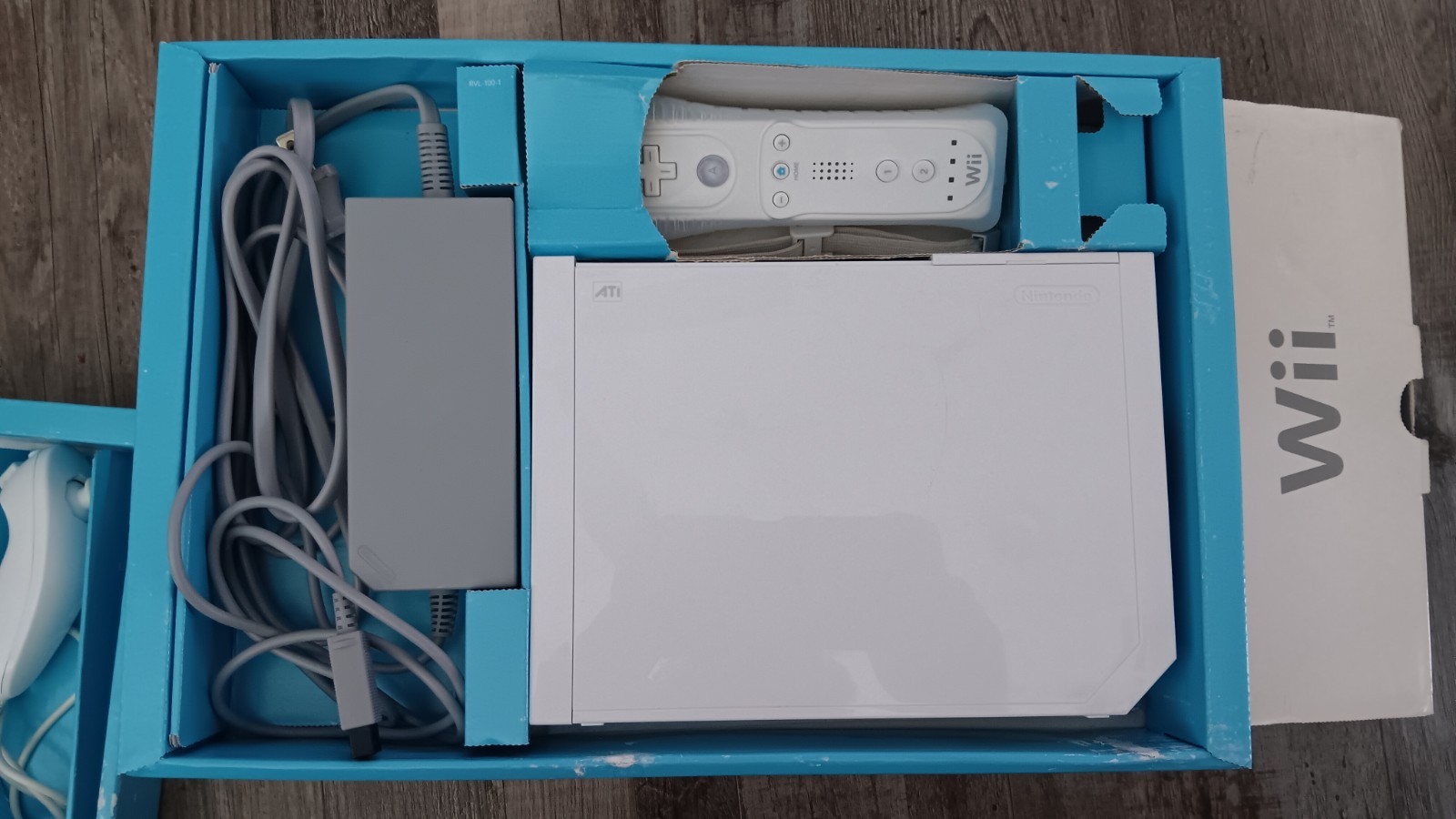 Nintendo Wii Console White Complete In Box CIB with Wii Sports Bundle – Tested