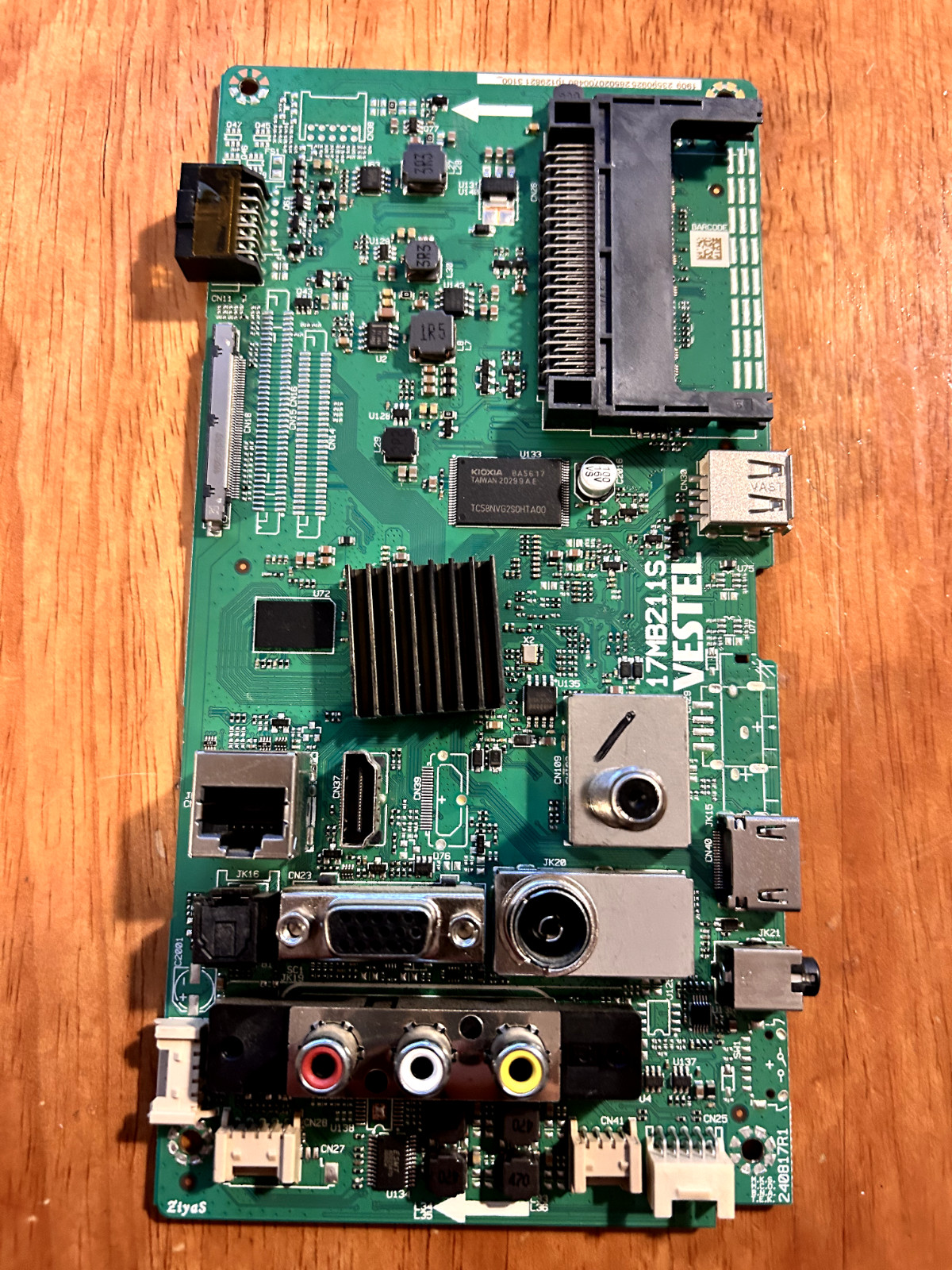 NORDMENDE ARF40DLEDFSM 17MB211S MAIN BOARD 23590925