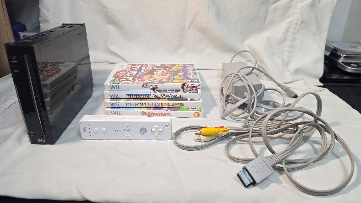 Nintendo Wii Black RVL-001 Console Bundle with 4 Games, Controller.. (Wii, 2006)