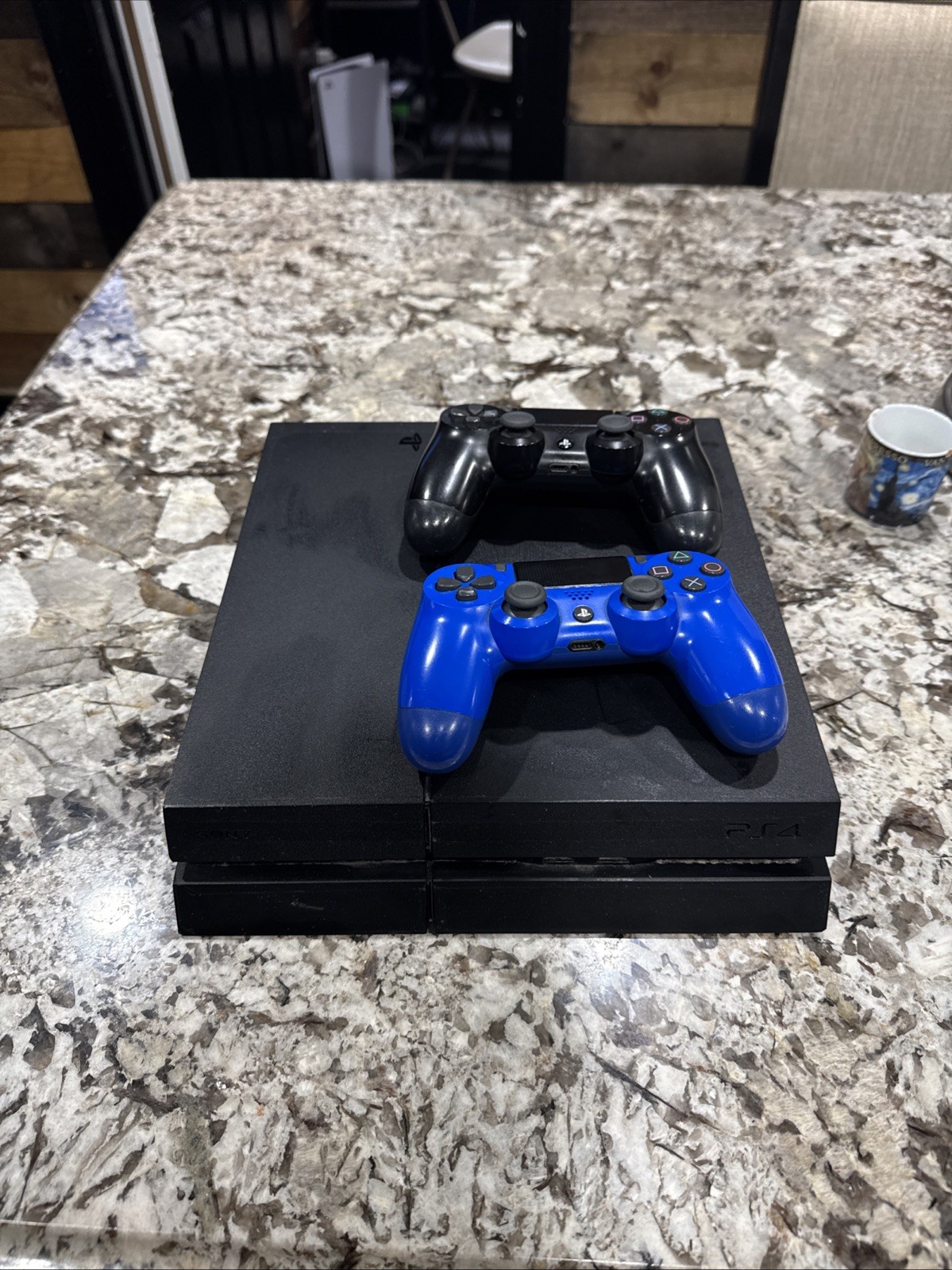 Sony PlayStation HomeConsole PS4 CUH-1215A 500GB Black with 2 Controllers & HDMI