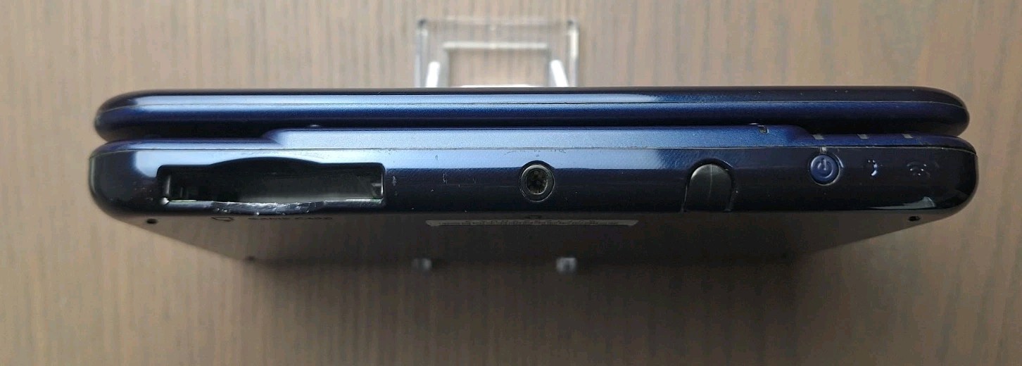 New Nintendo 3DS XL Metallic Blue Charger + 32GB SD Card | Region Free TOP IPS
