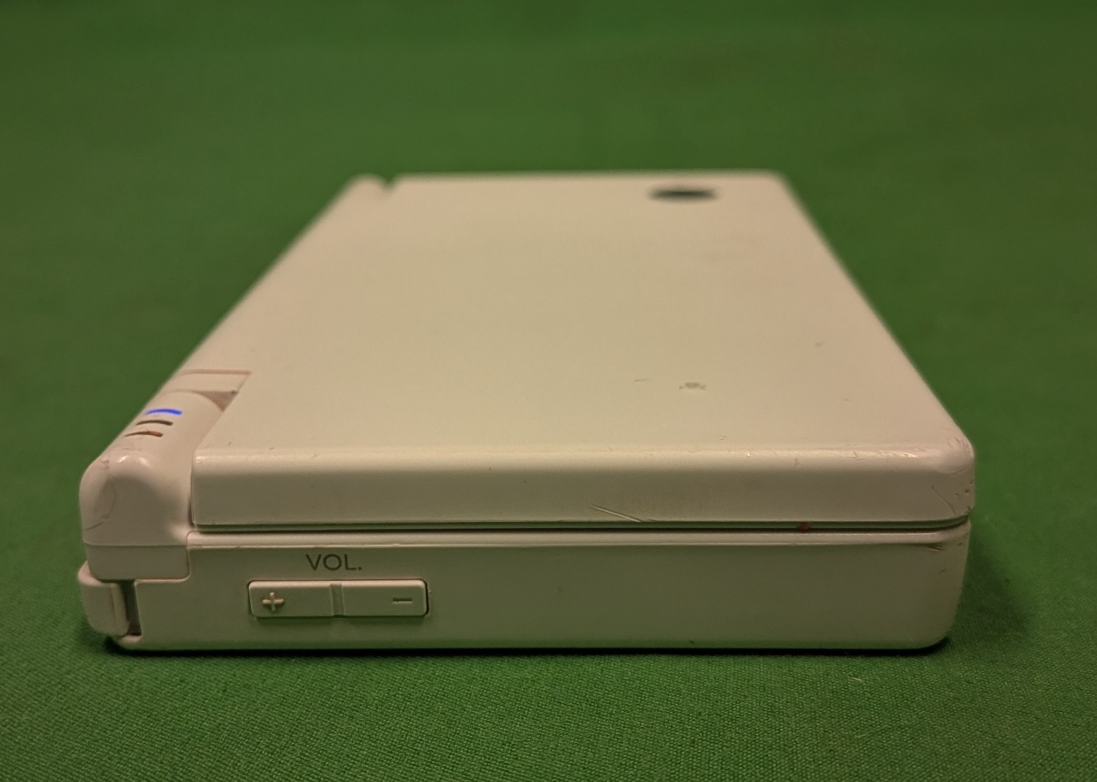Nintendo DSi Bundle – White – Charger & 9 Games – Tested/Works