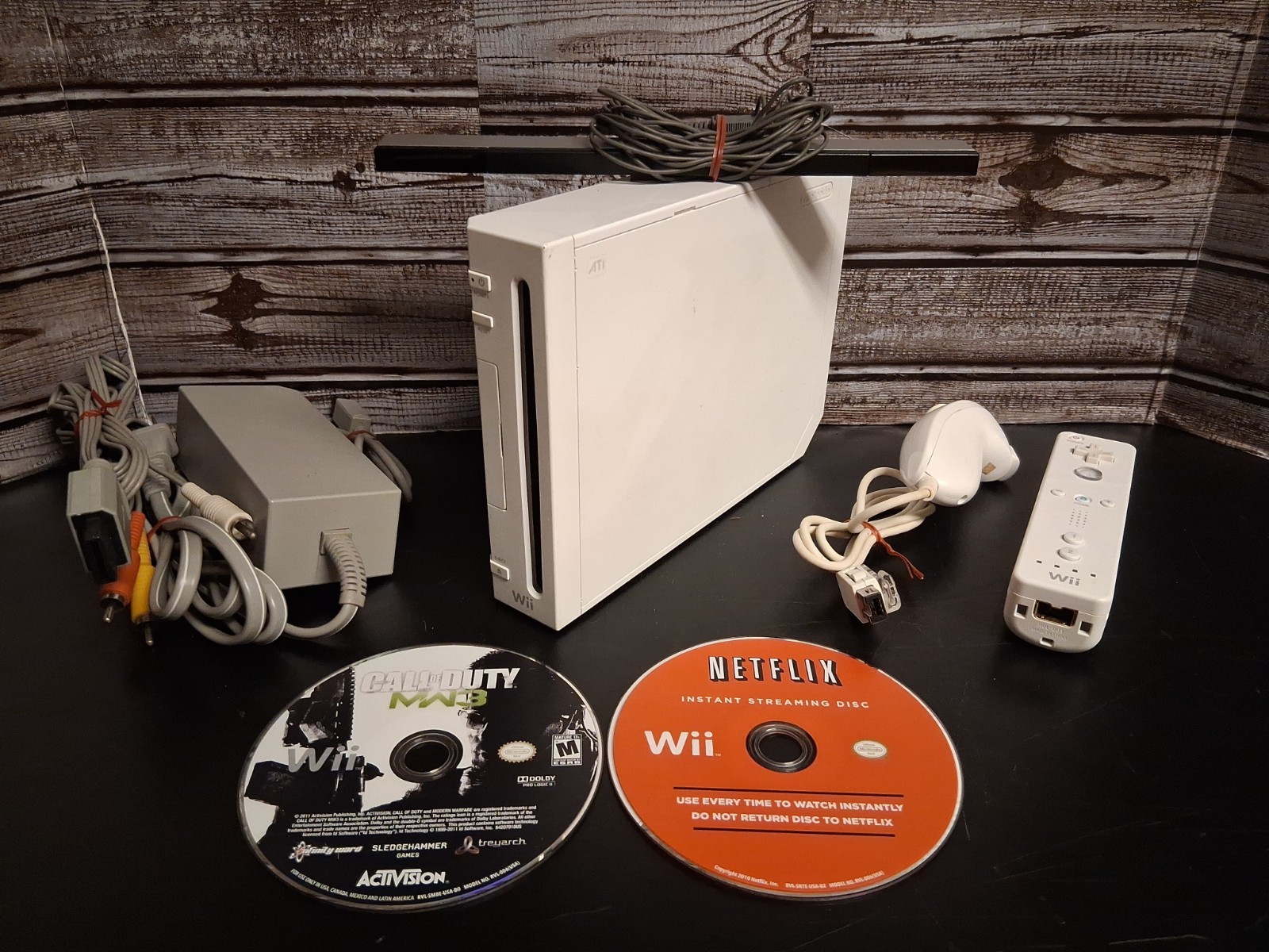 Nintendo Wii RVL-001 512 MB Console White w/Cables, Sensor Works. READ!!