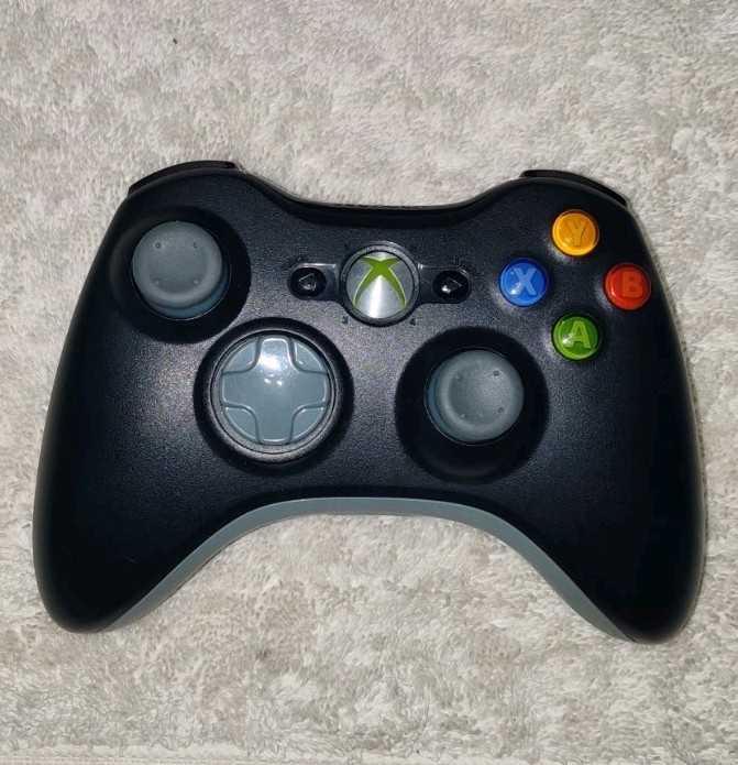 Microsoft Xbox 360 S, 250gb, 18 Games, 3 Controllers (Refur. Works) Read Desc!!