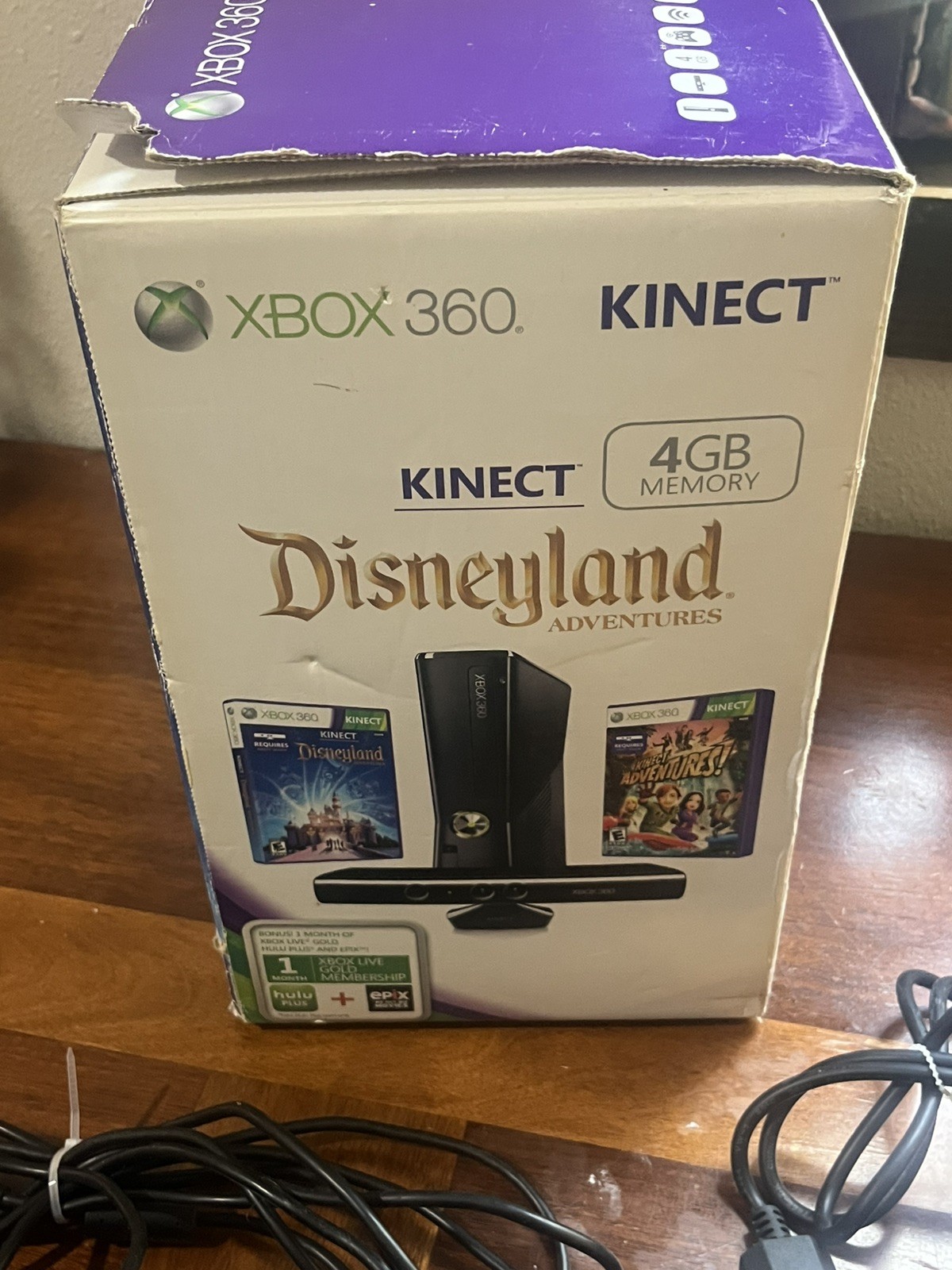 Xbox 360 Console with kinect Box 2 controllers and call of duty mw2
