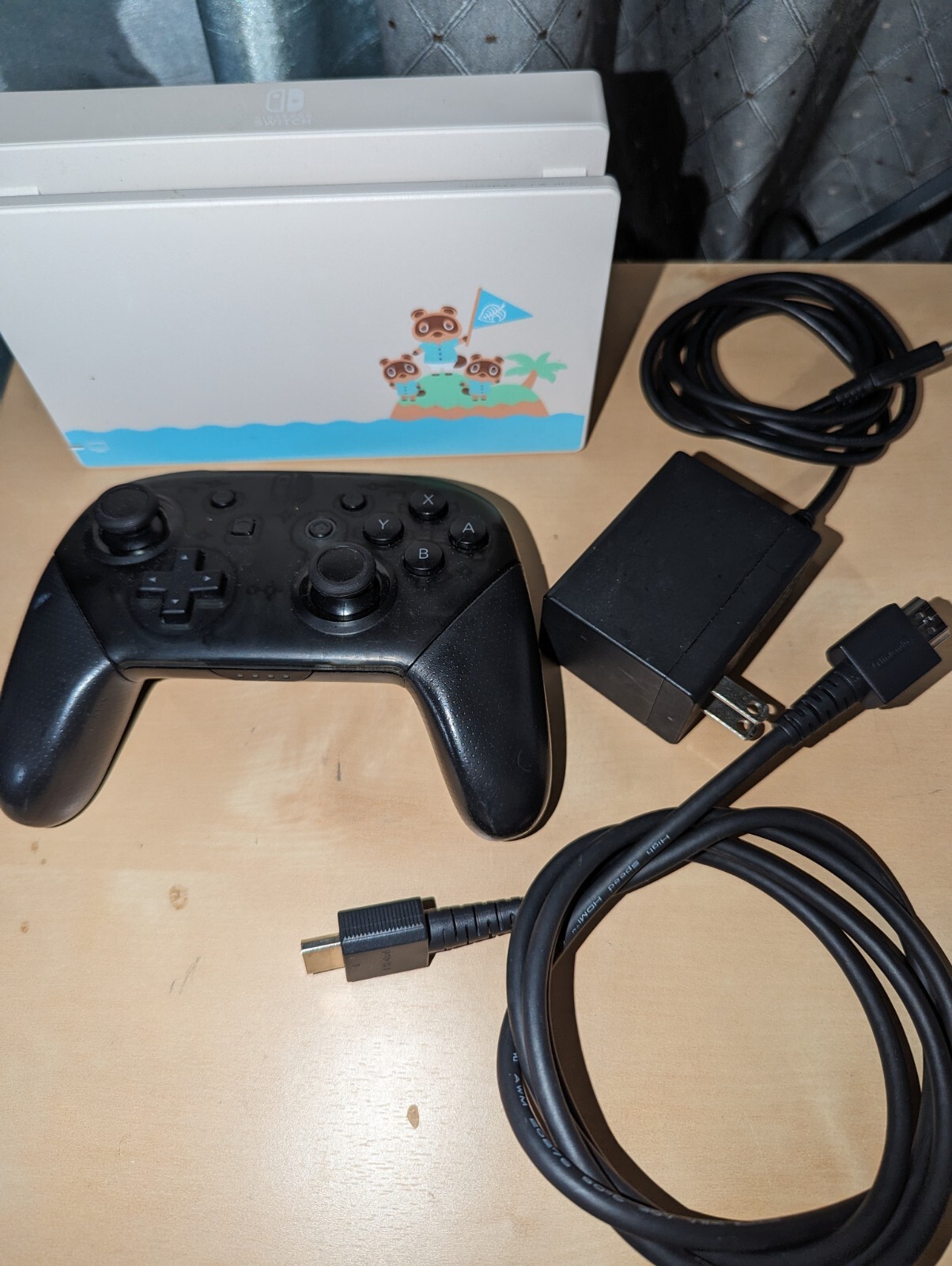 Nintendo Switch Animal Crossing: New Special Edition- 32G+ Pro Contraller Incld