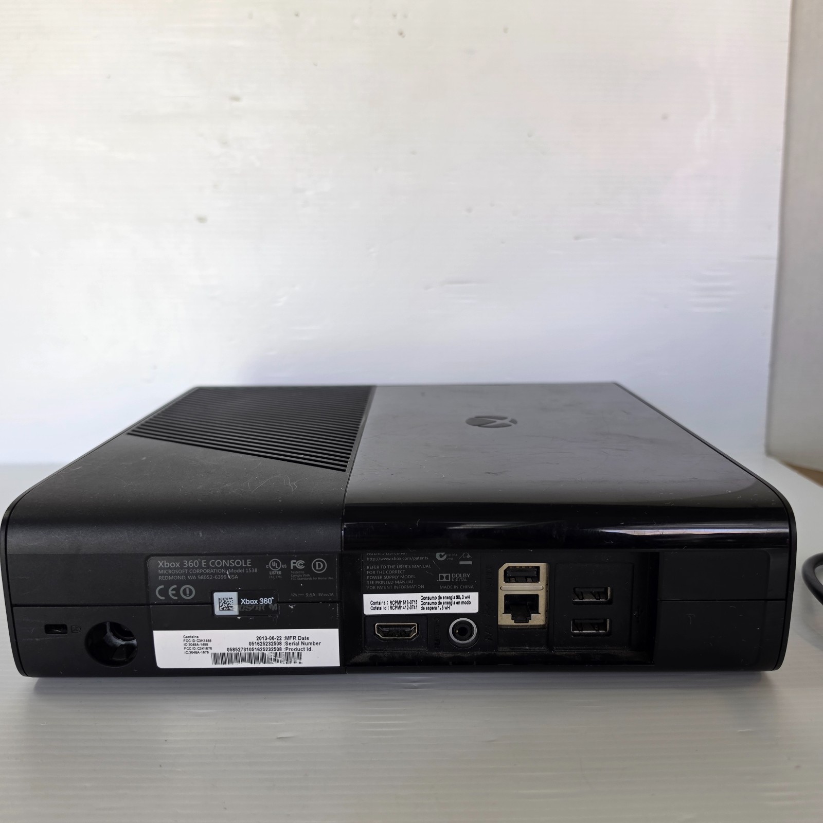 Xbox 360E Game Console Bundle – Controller, cable, games, – working