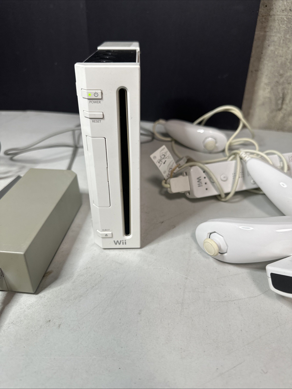Nintendo Wii Bundle w/ 2 Remotes, Nunchuks, Cables